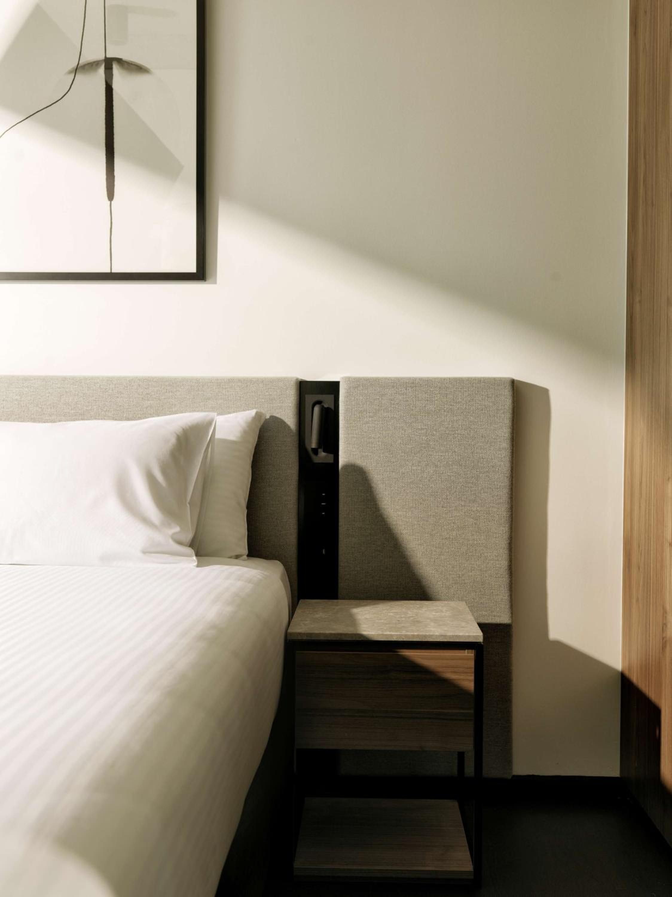 Deluxe Studio with Destination A Package - incl. A la carte breakfast credit, grazing box, $25 mini bar credit - Photo 3