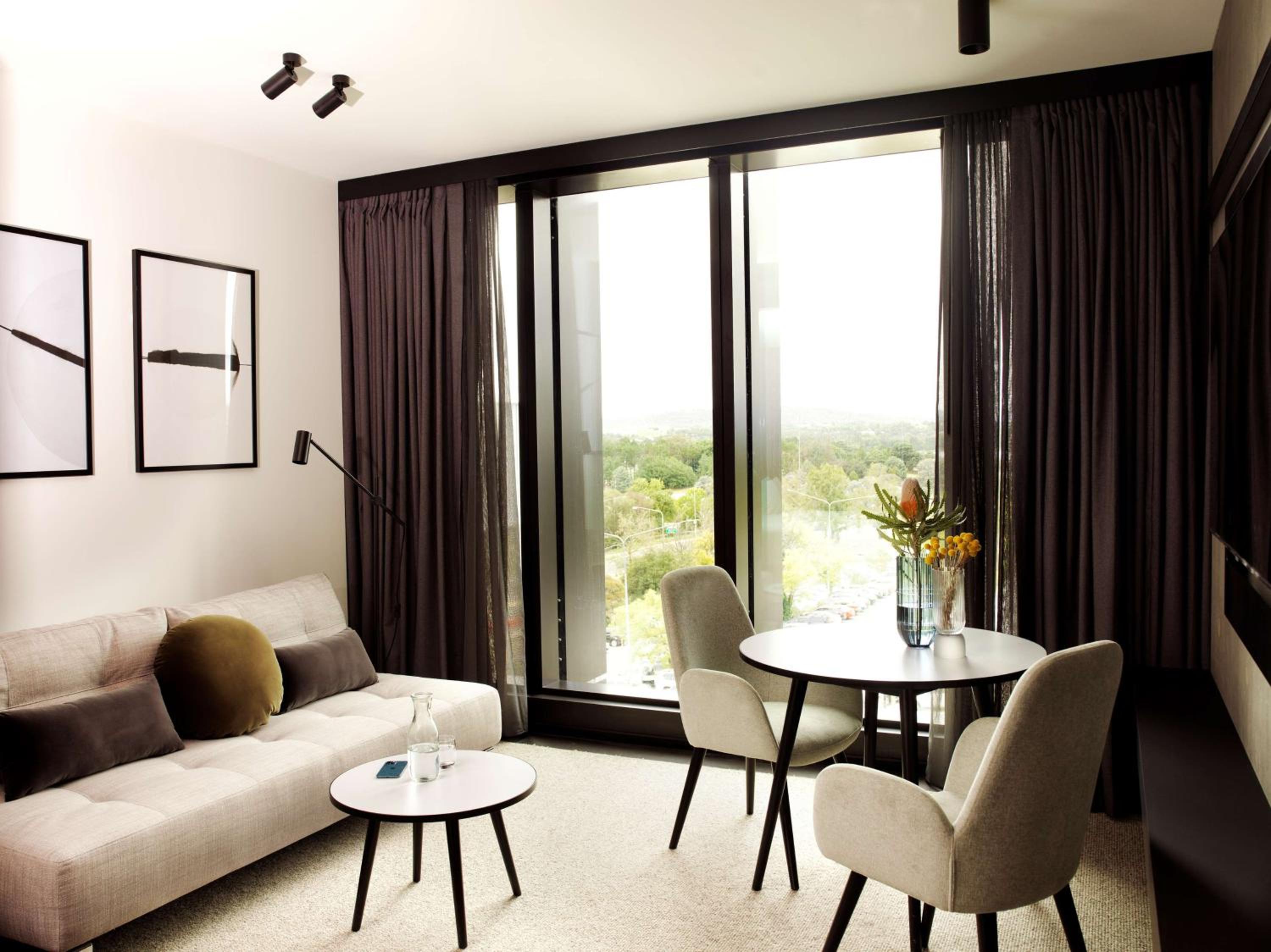 One Bedroom Apartment with Destination A Package - incl. A la carte breakfast credit, grazing box, $25 mini bar credit - Photo 5