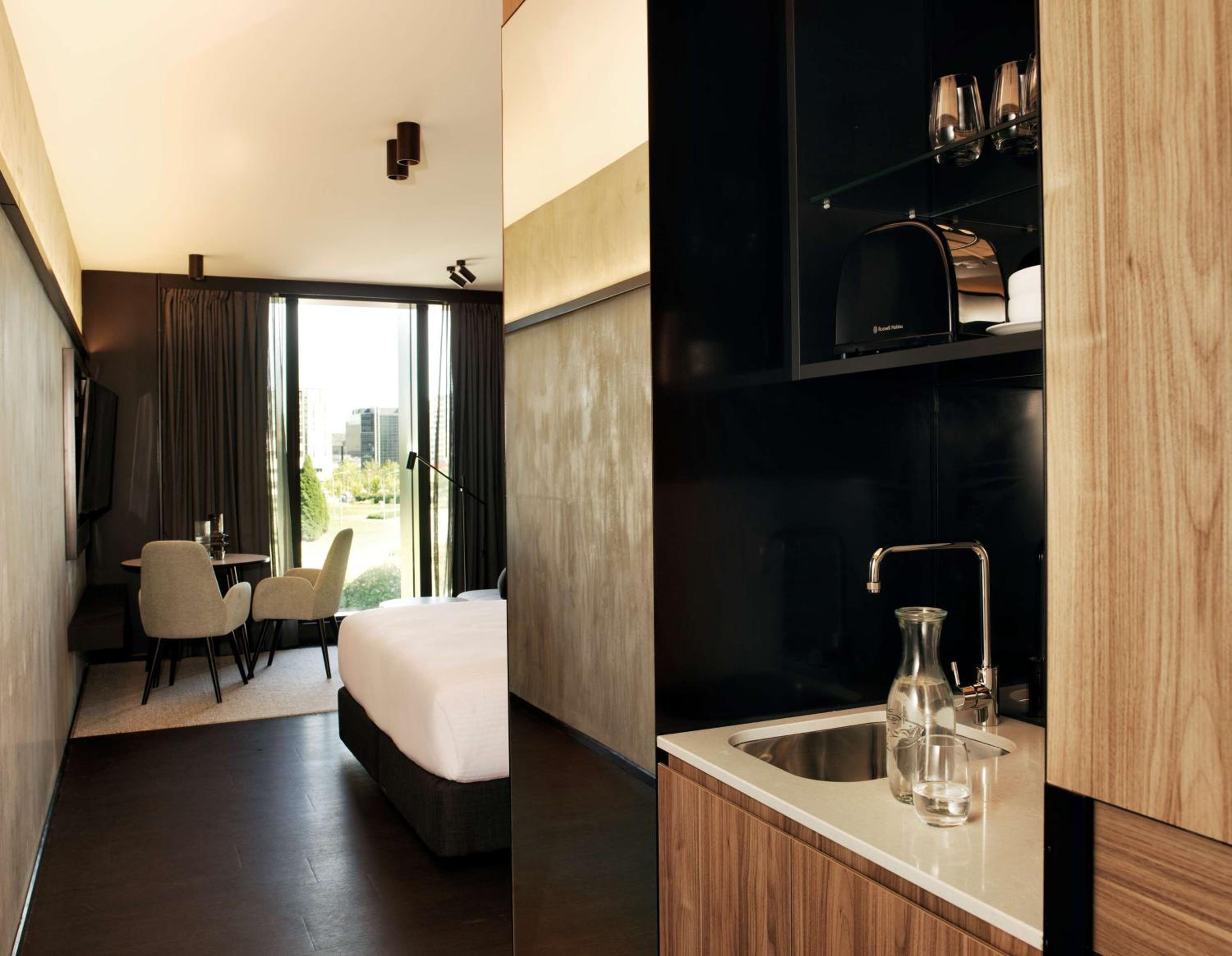 Deluxe Studio with Destination A Package - incl. A la carte breakfast credit, grazing box, $25 mini bar credit - Photo 6