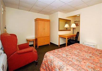 Queen Room photo 1