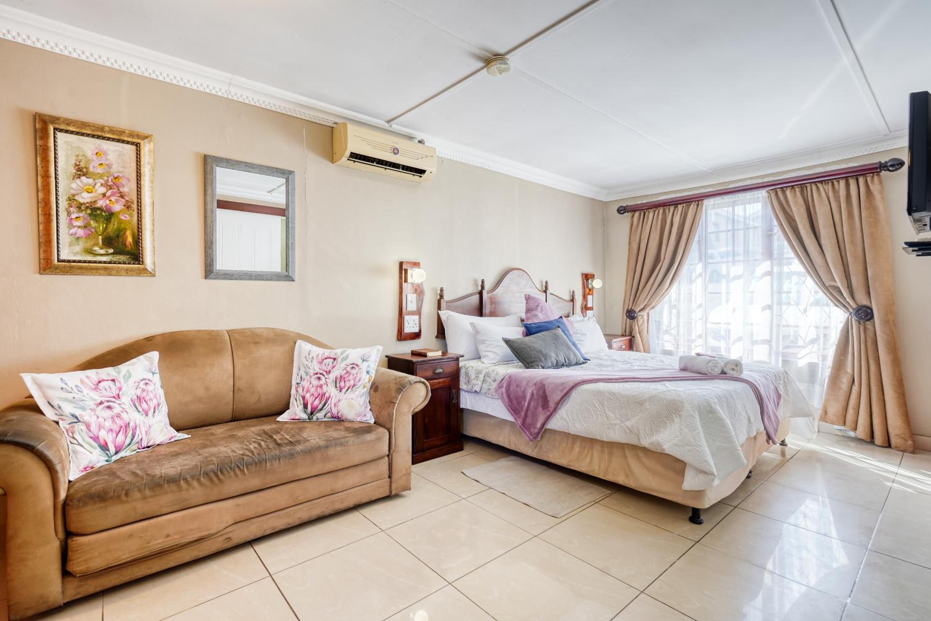 Self-Catering Room - Photo 9