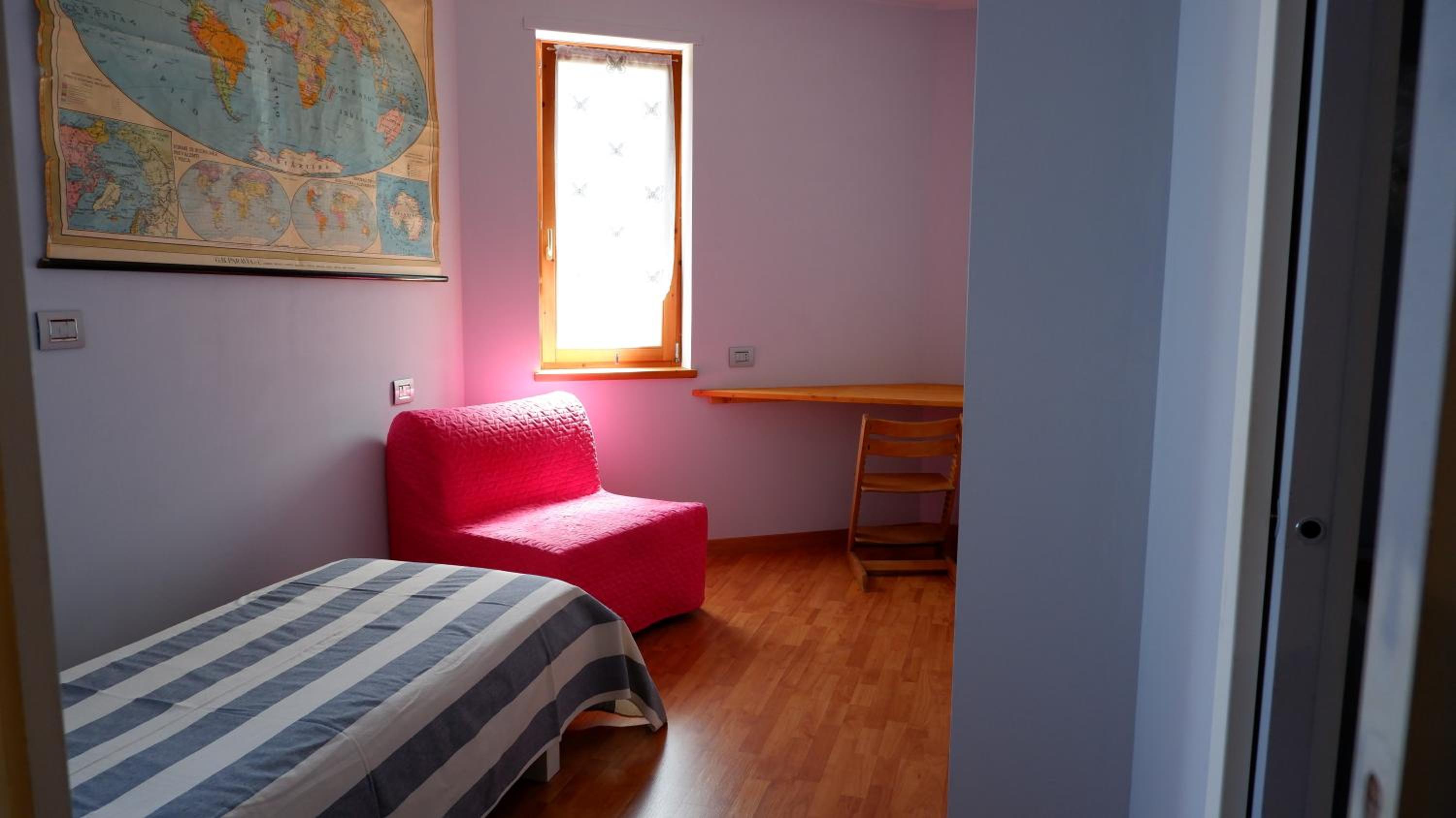 Single Room photo 2