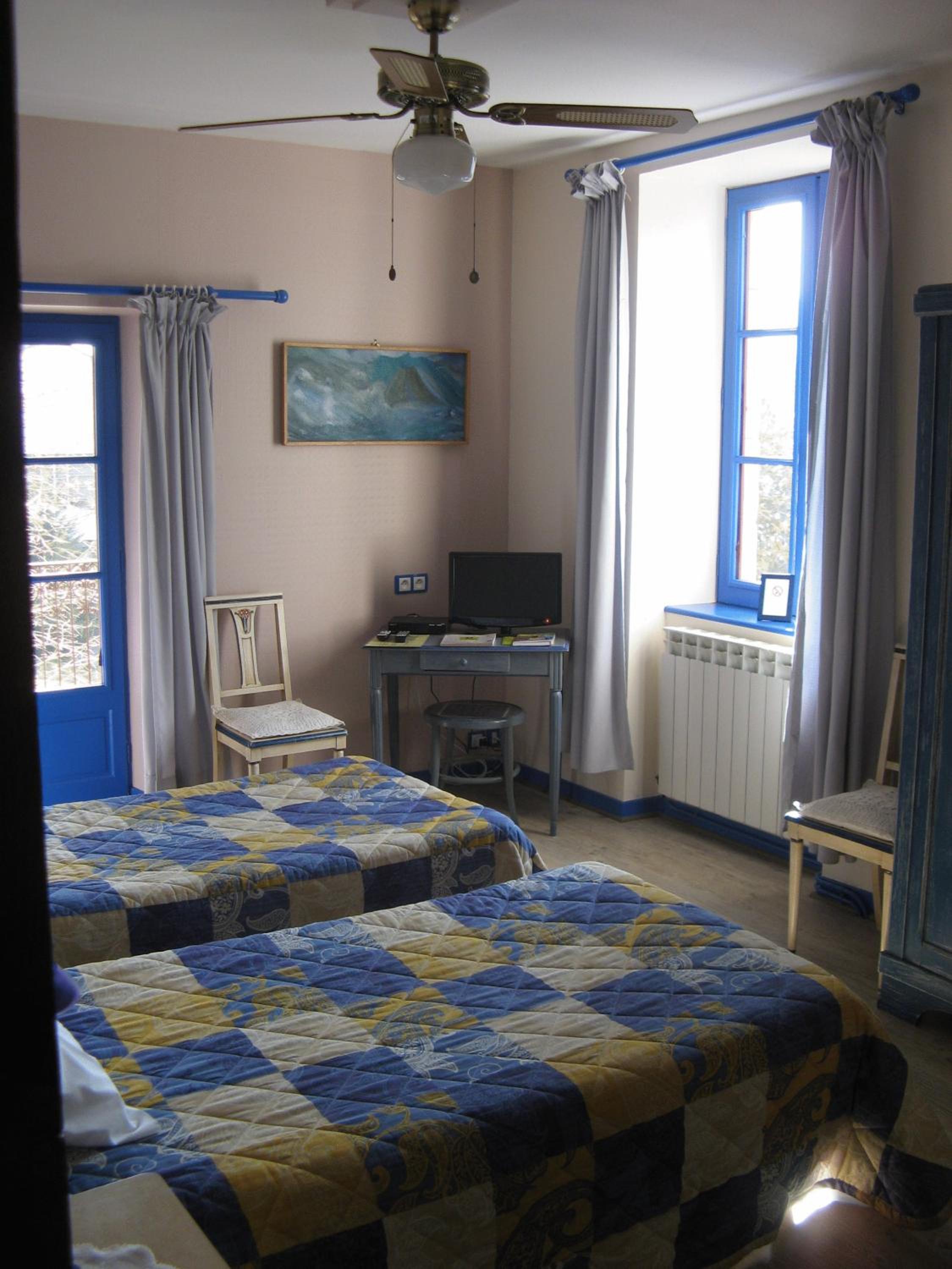 Twin Room with Balcony - Photo 2