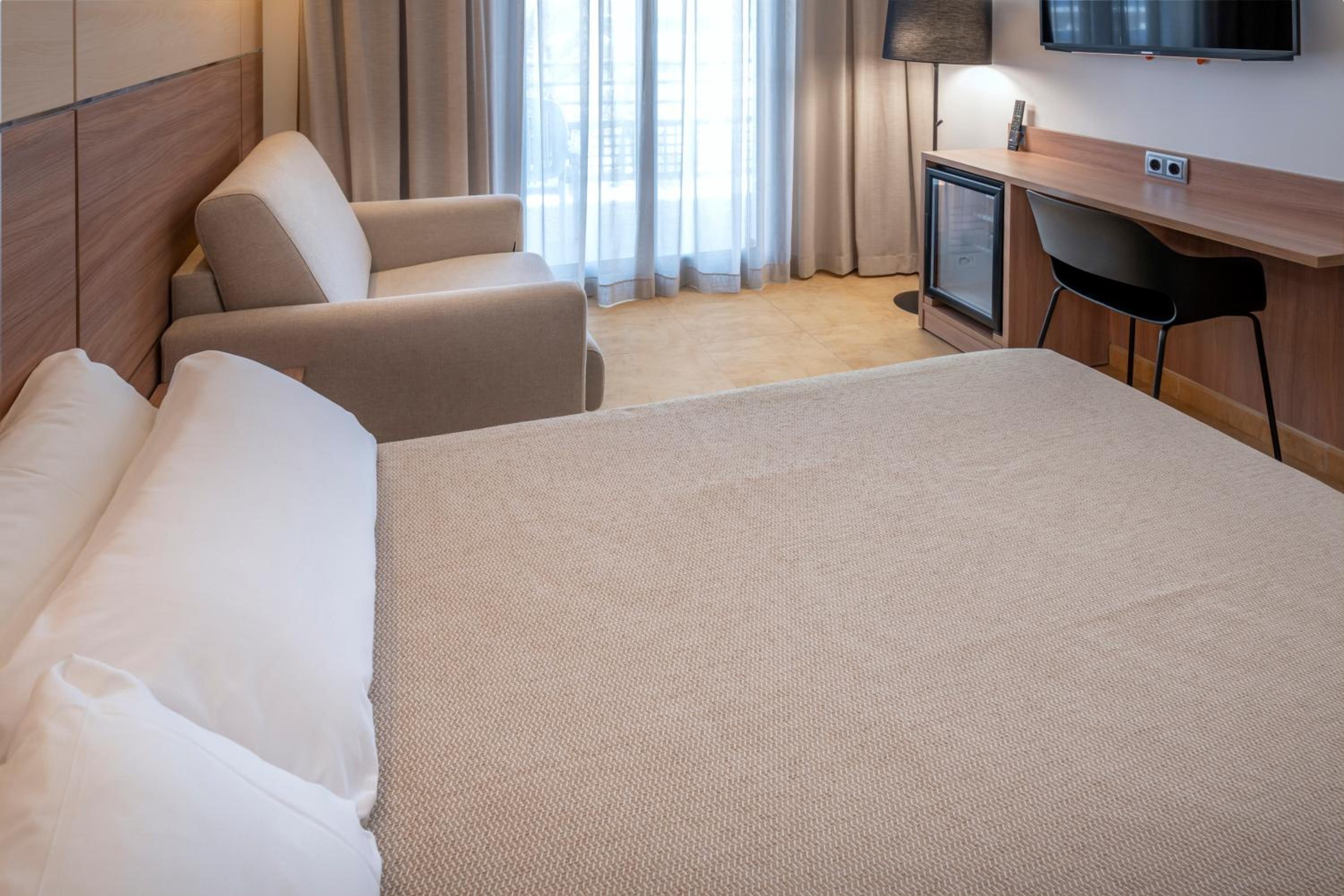 Double or Twin Room - Photo 3