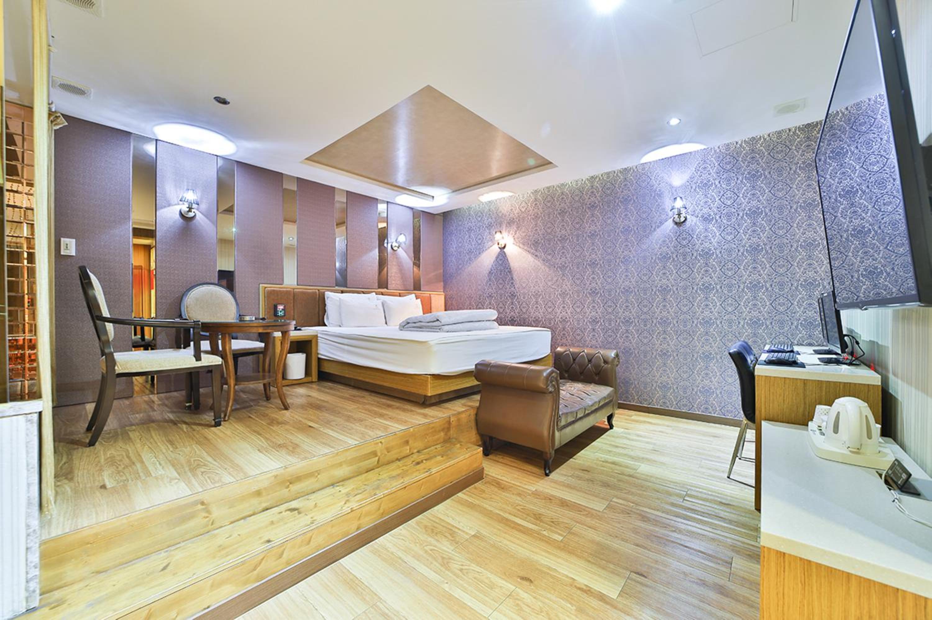 Superior King Room