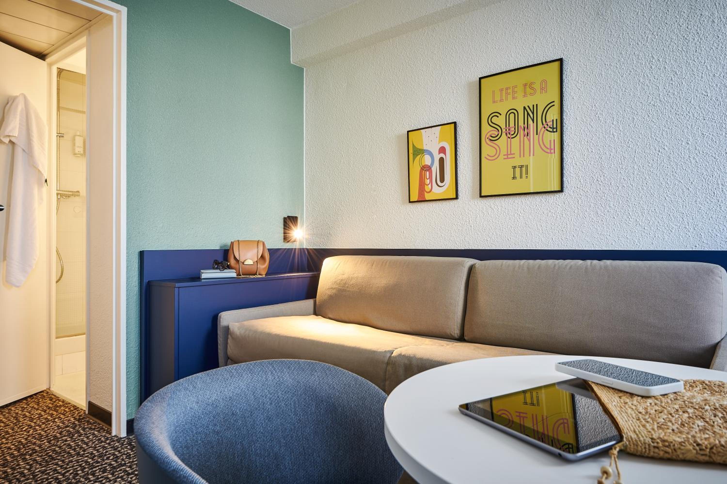 Superior Room with One Double Bed and Sofa Bed photo 2