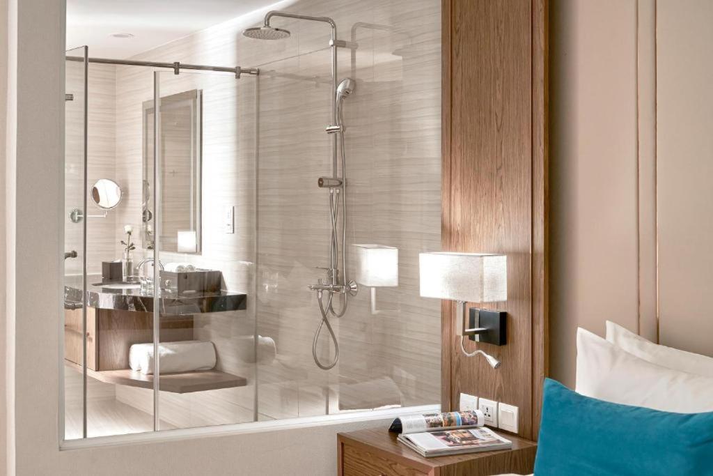 Deluxe King Suite - Photo 7