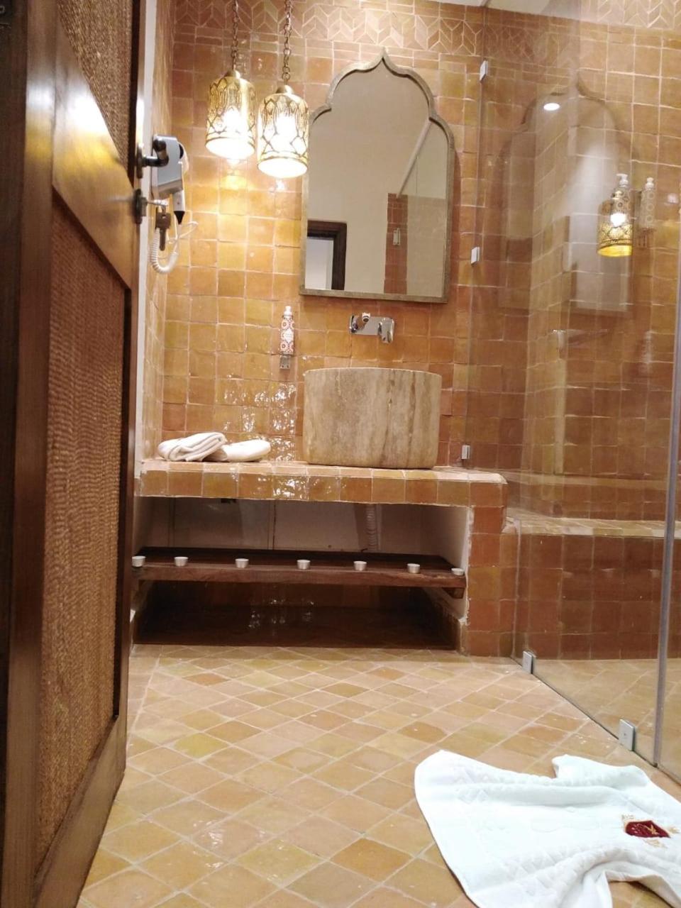Standard Double Room - Photo 14