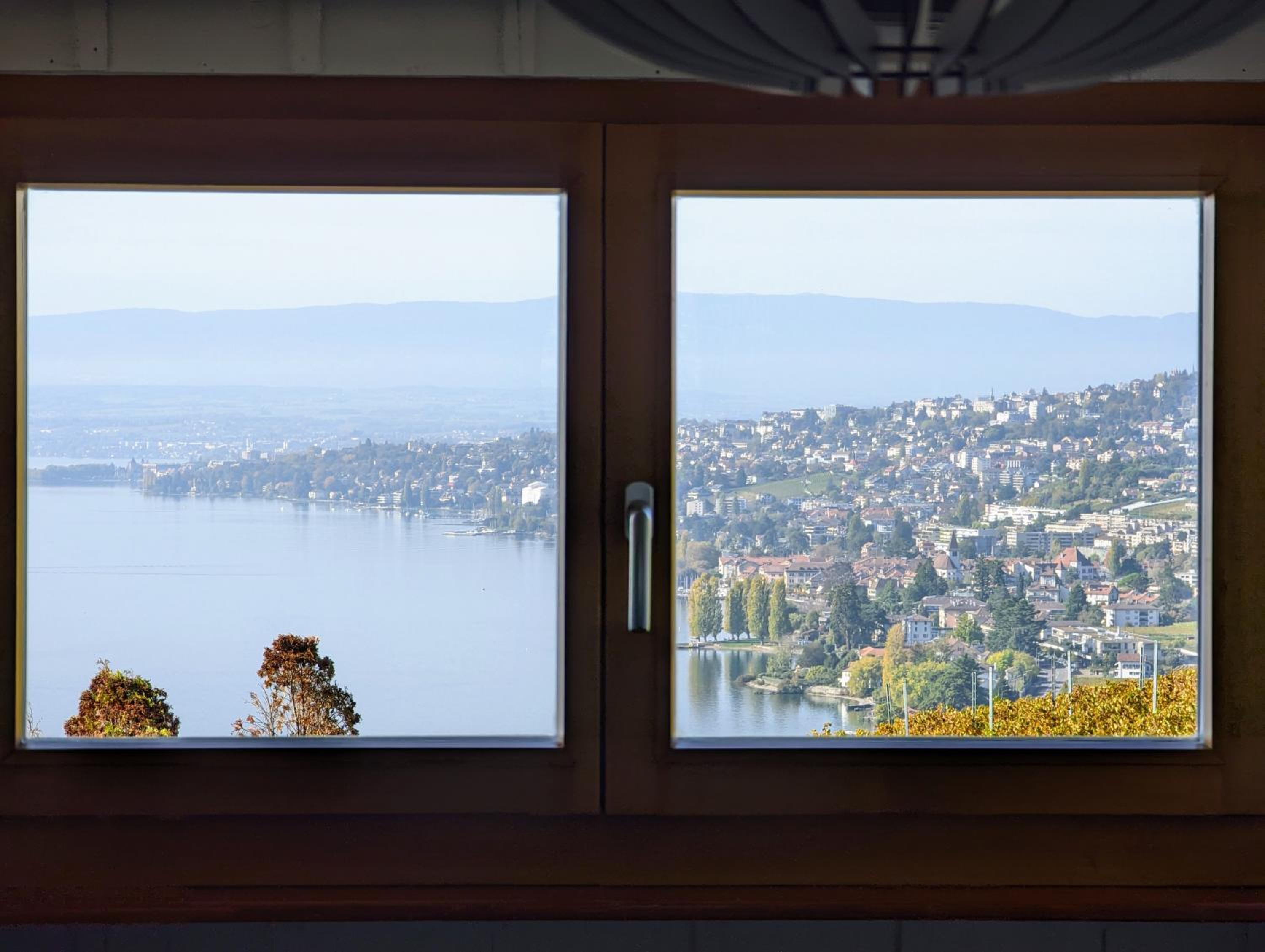 Three-Bedroom Apartment with Lake View photo 3