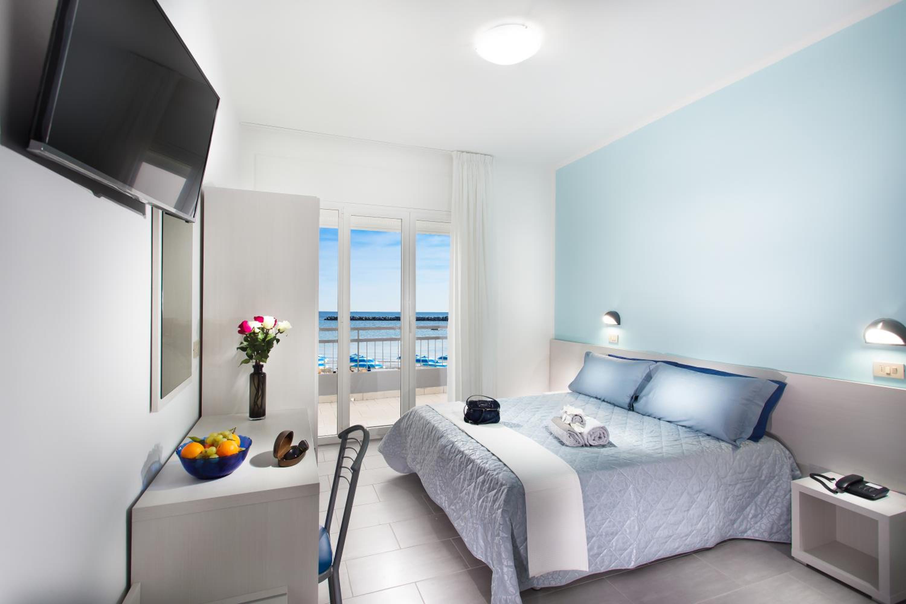 Double Room with Balcony and Sea View photo 1