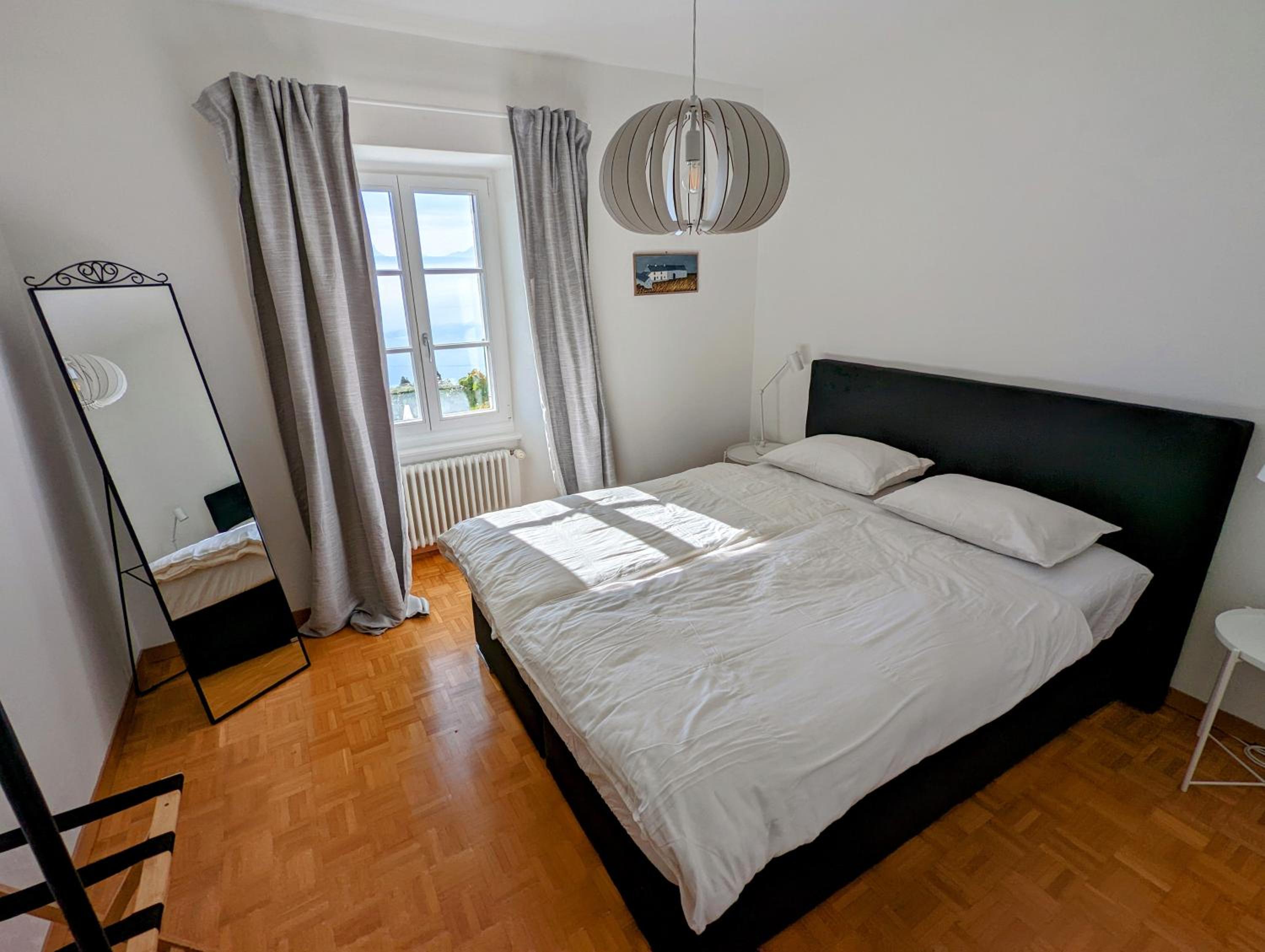 Three-Bedroom Apartment with View photo 2
