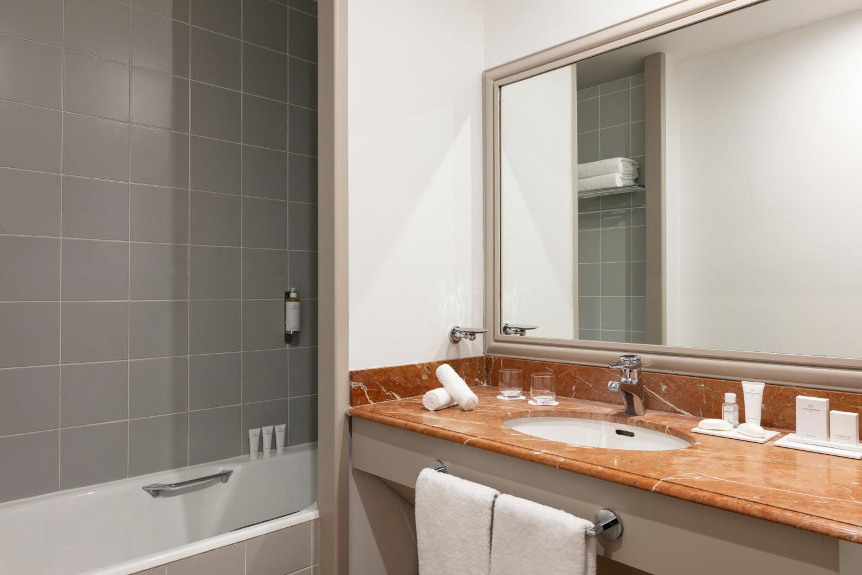 Chambre Deluxe avec Balcon et Accès au Casino et au Spa - Côté Lac Chambre Deluxe avec Balcon et Accès au Casino et au Spa - Côté Lac