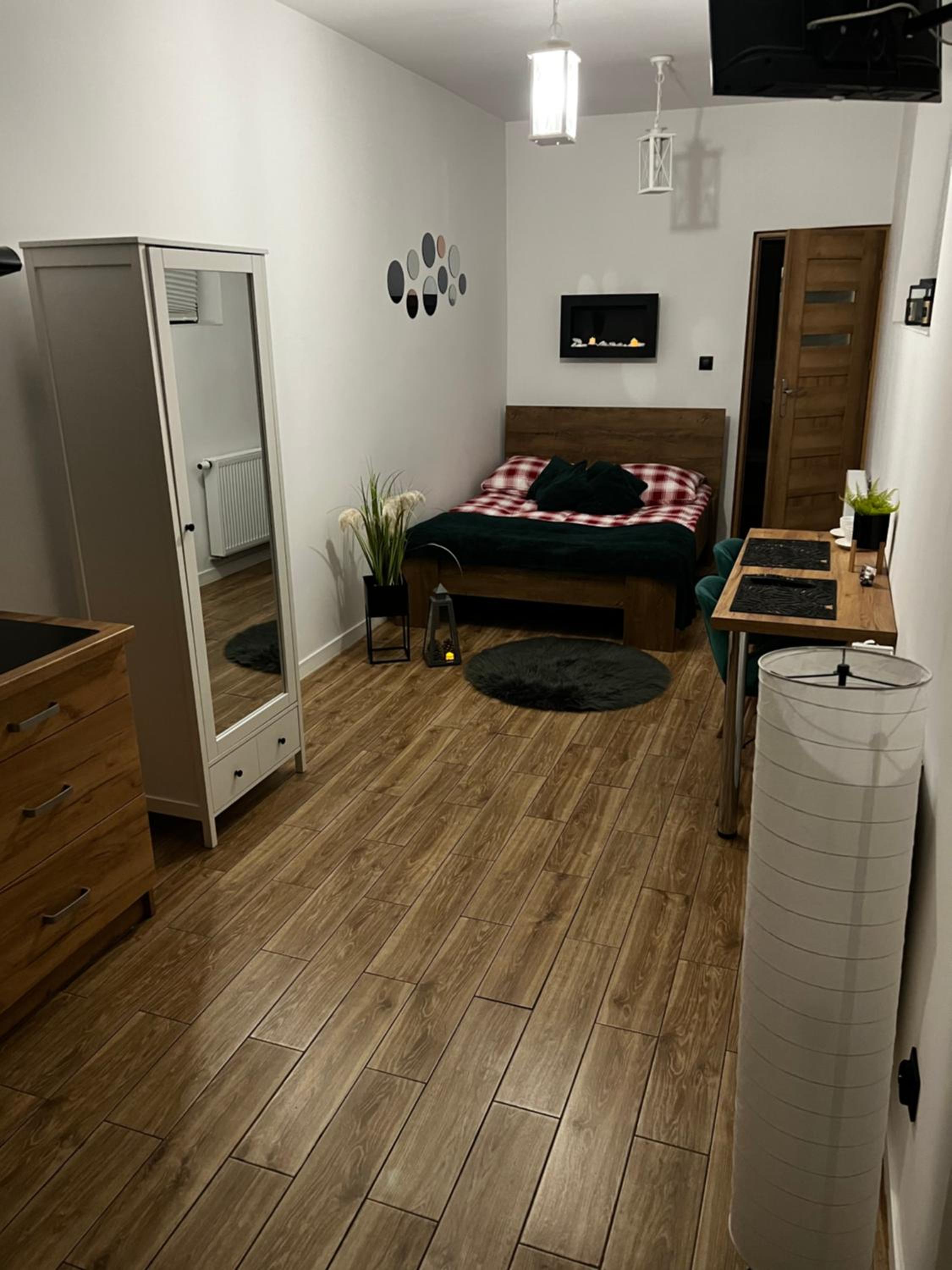 One-Bedroom Apartment - Photo 6