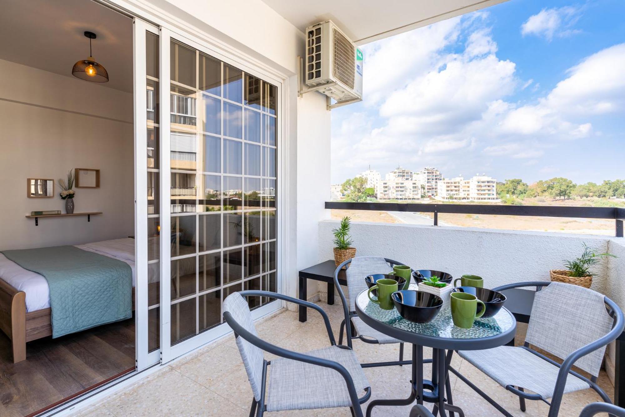 Apartment with Balcony - Photo 12