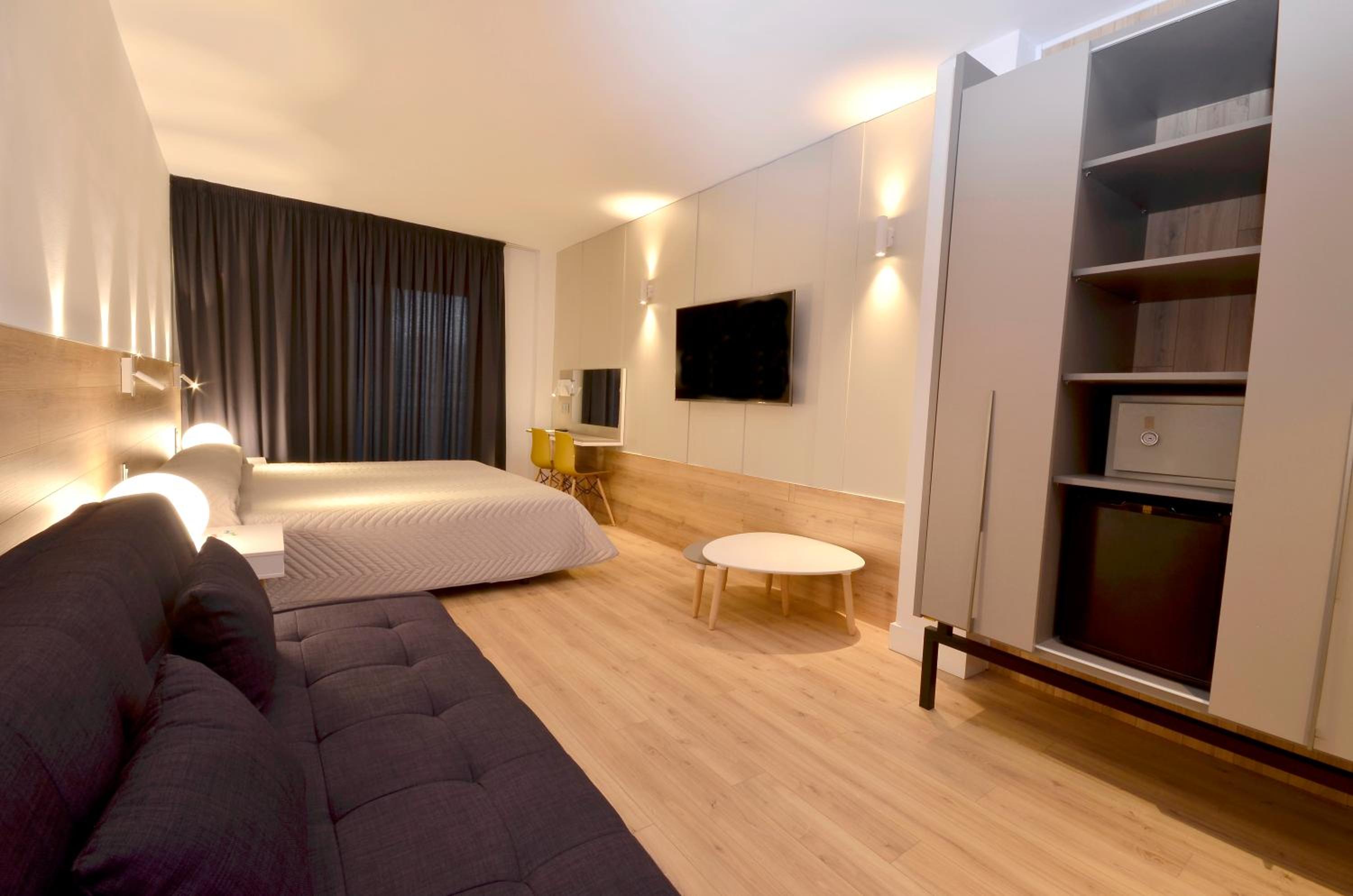Junior Suite (2 Adults) - Photo 3