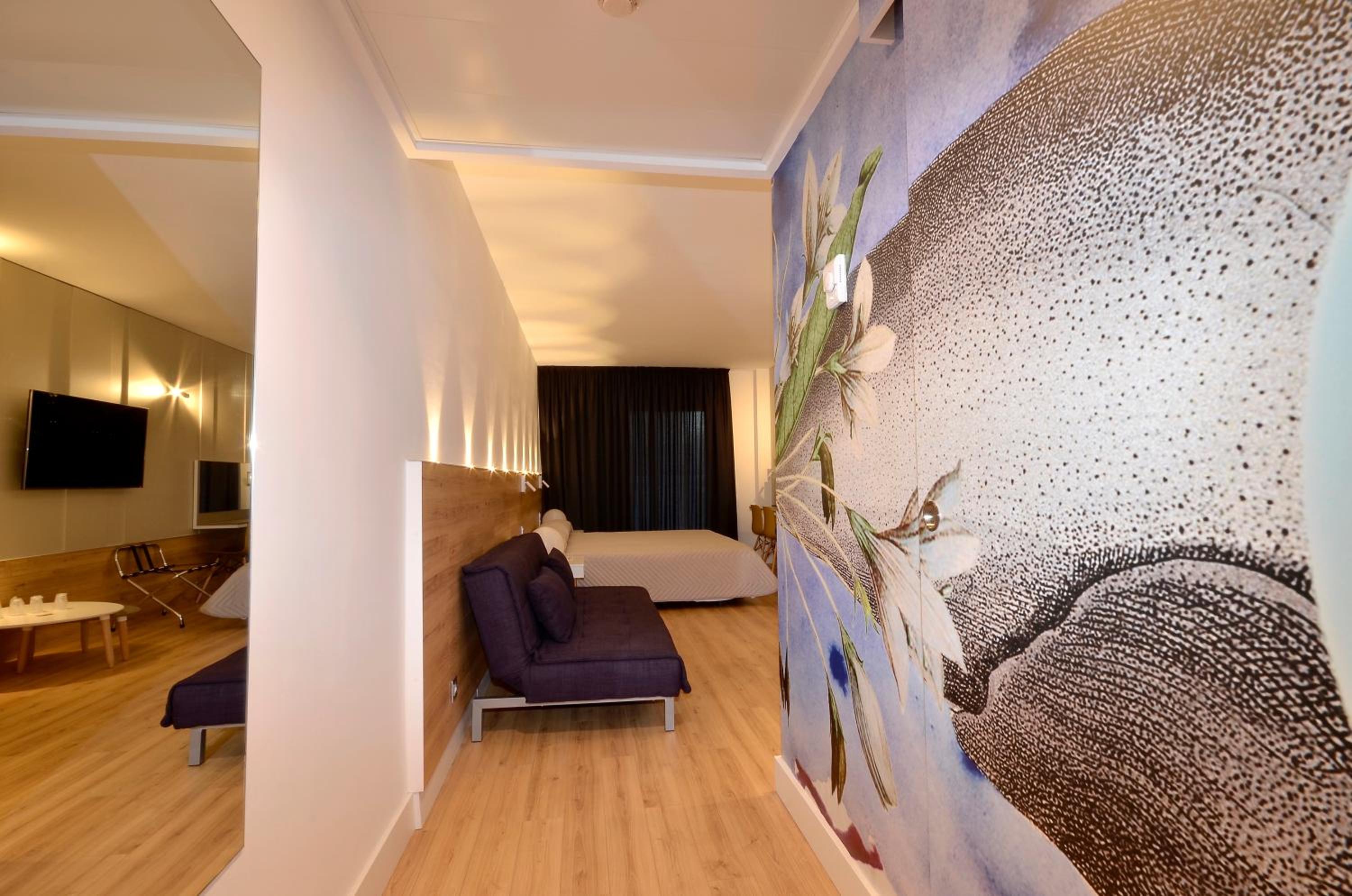 Junior Suite (2 Adults) - Photo 2