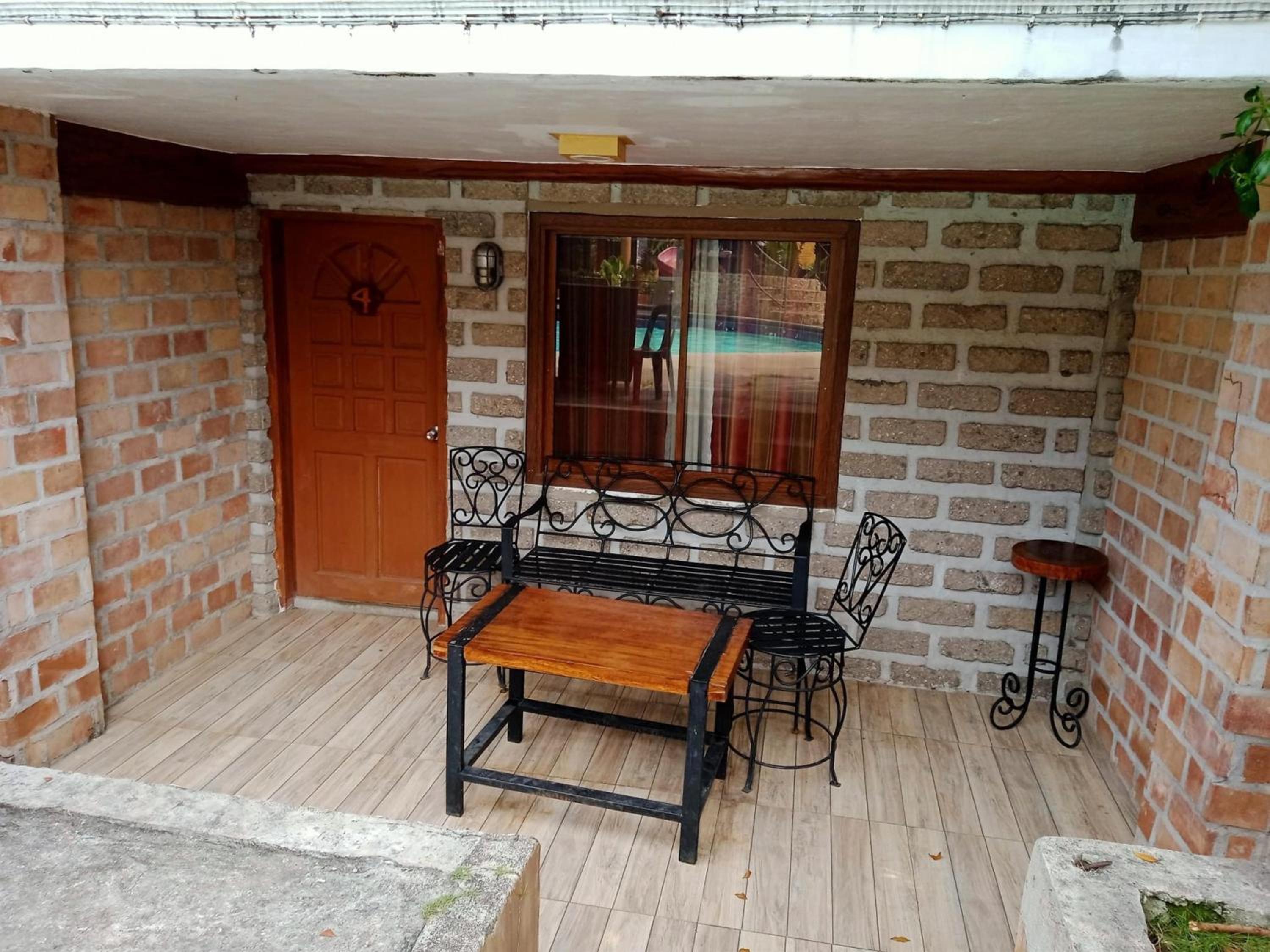 Family Room - Photo 4