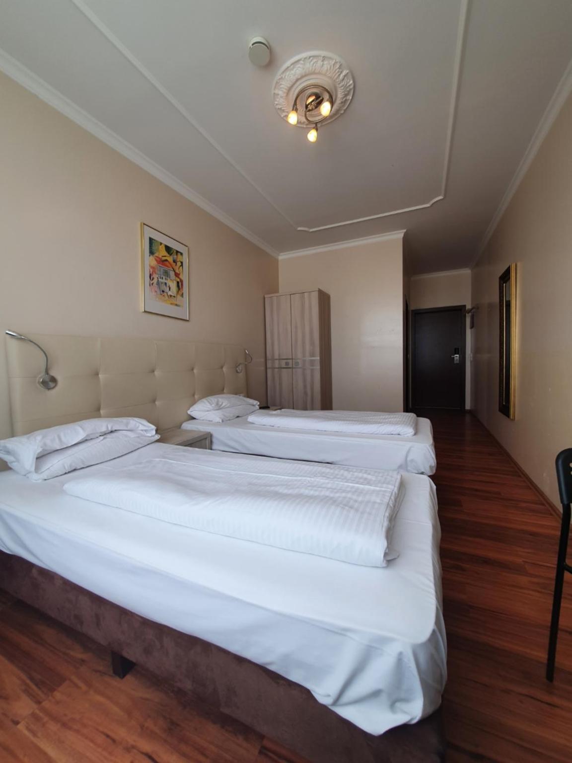 Double Room with Private Bathroom photo 3