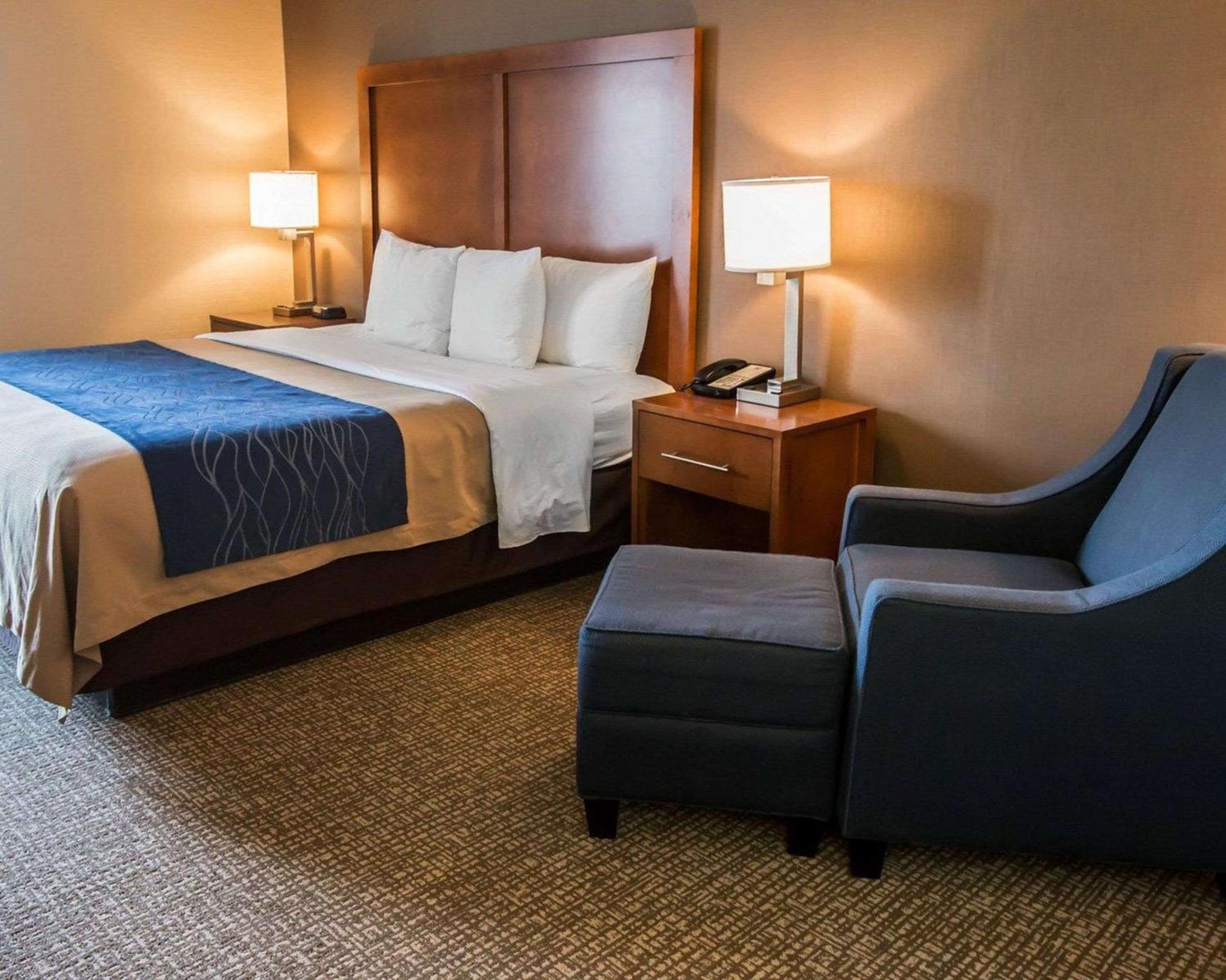 King Suite - Non-Smoking - Photo 6