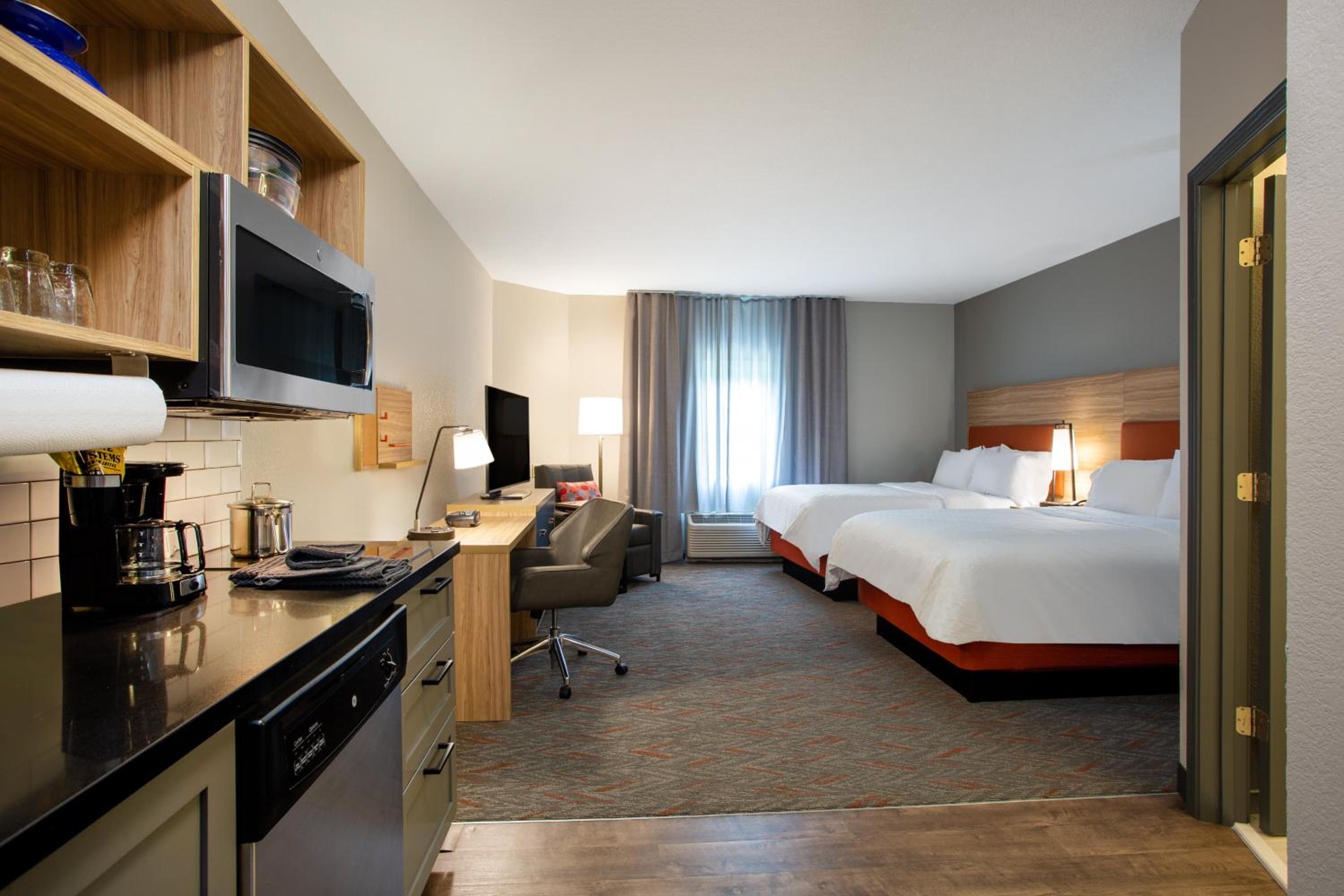 Studio Suite with Two Double Beds - Photo 4