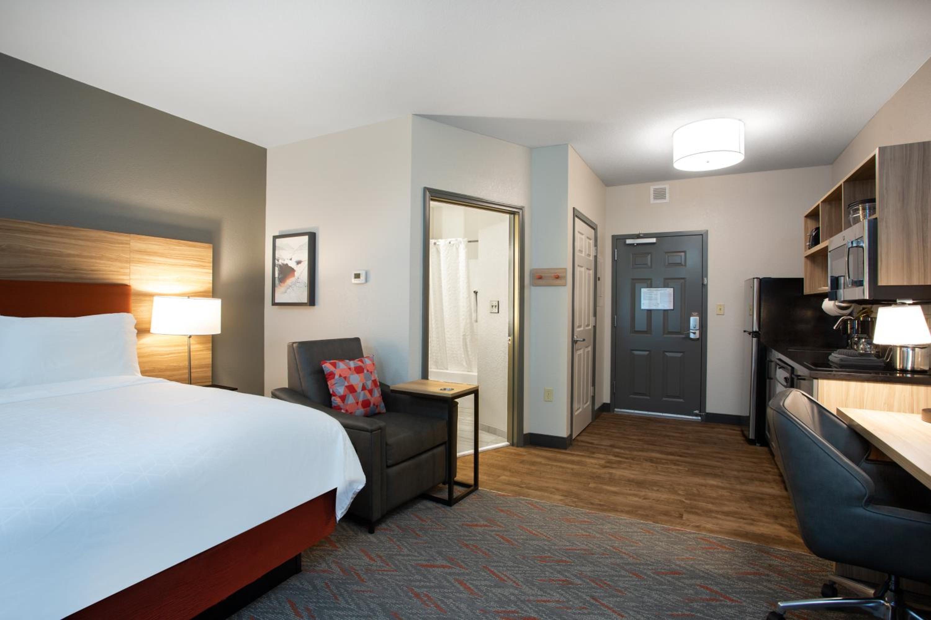 Studio Queen Suite - Photo 1