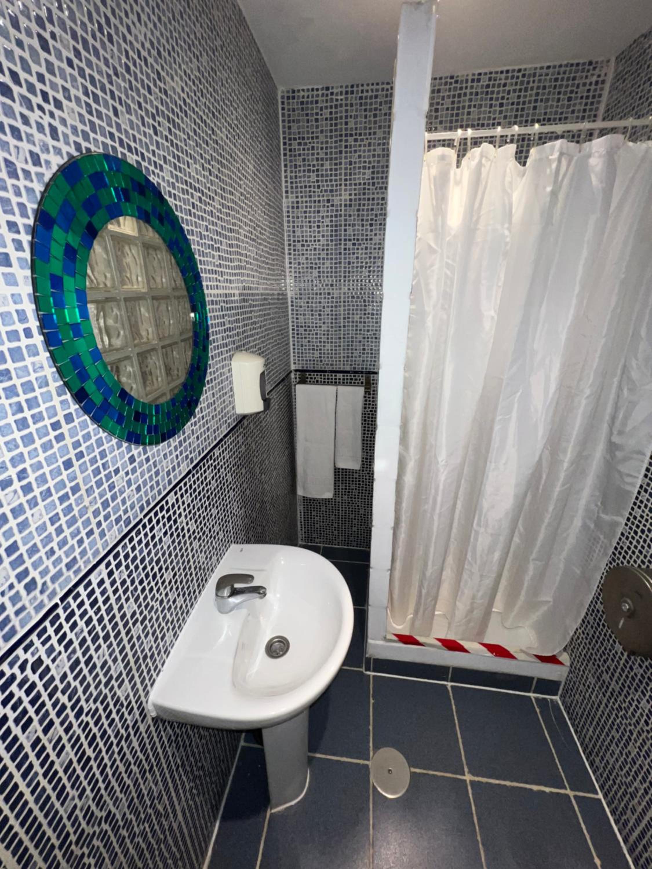 Single Room with Shared Bathroom photo 3