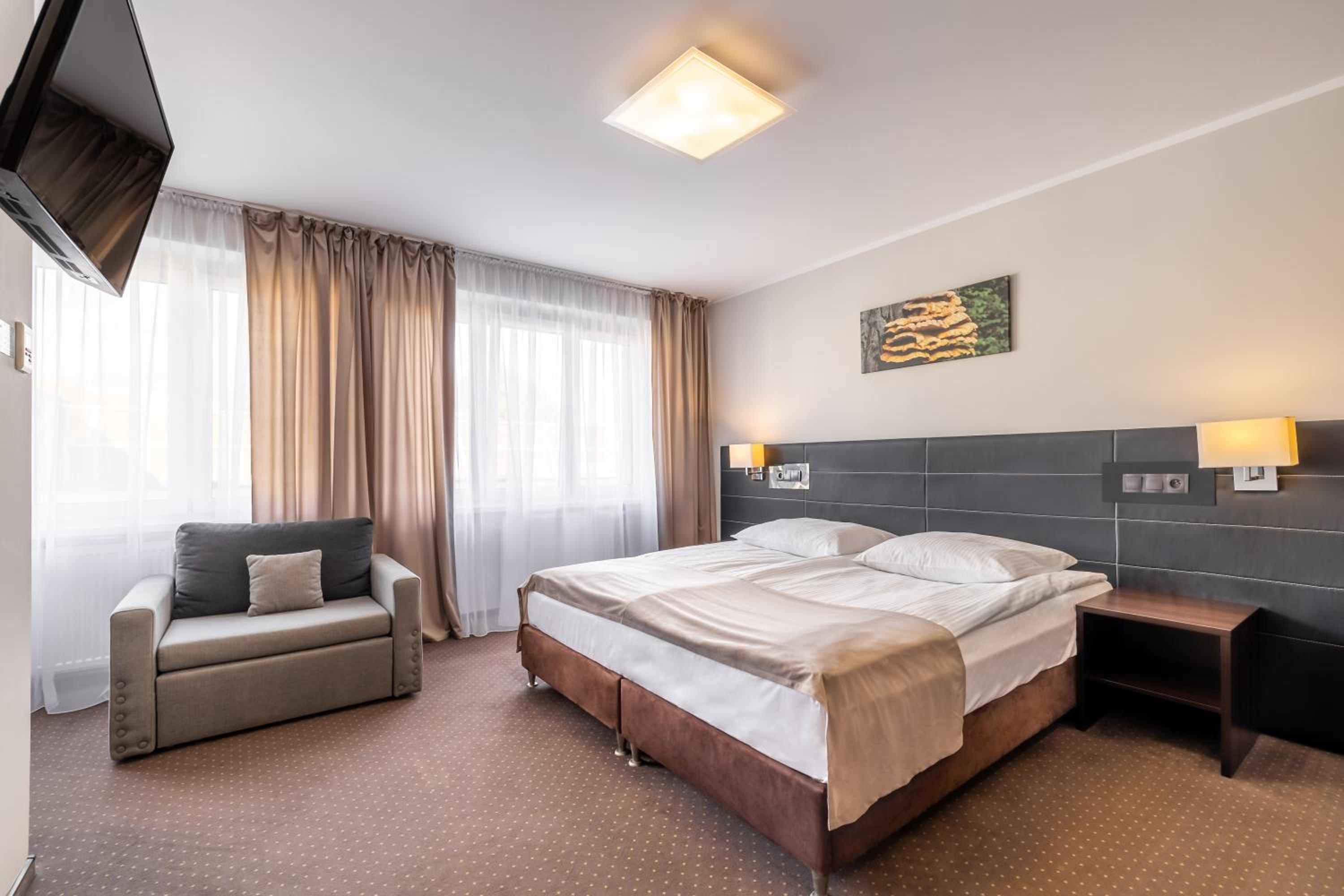 Deluxe King Room - Photo 2