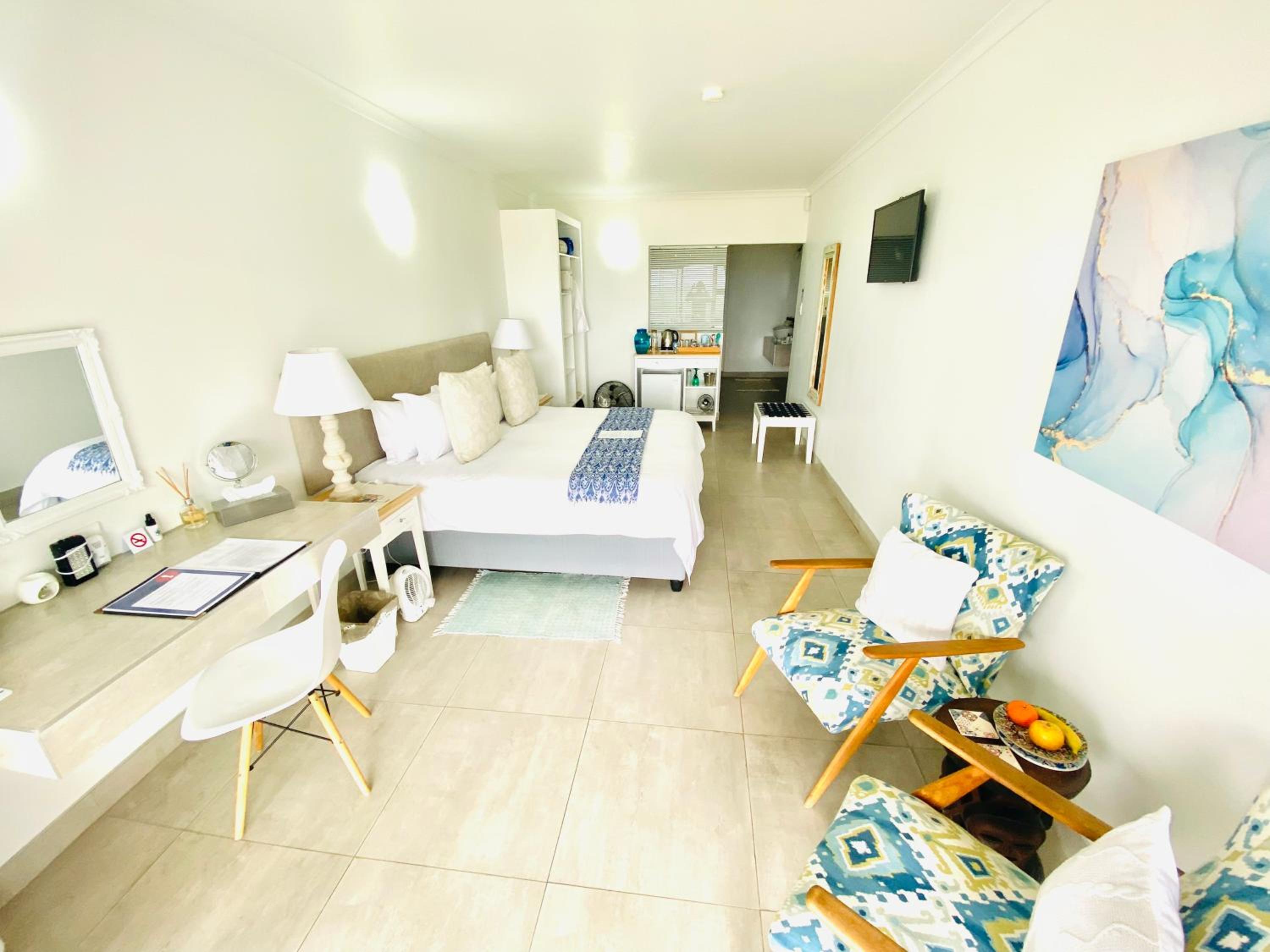 Double or Twin Room with Sea View photo 3