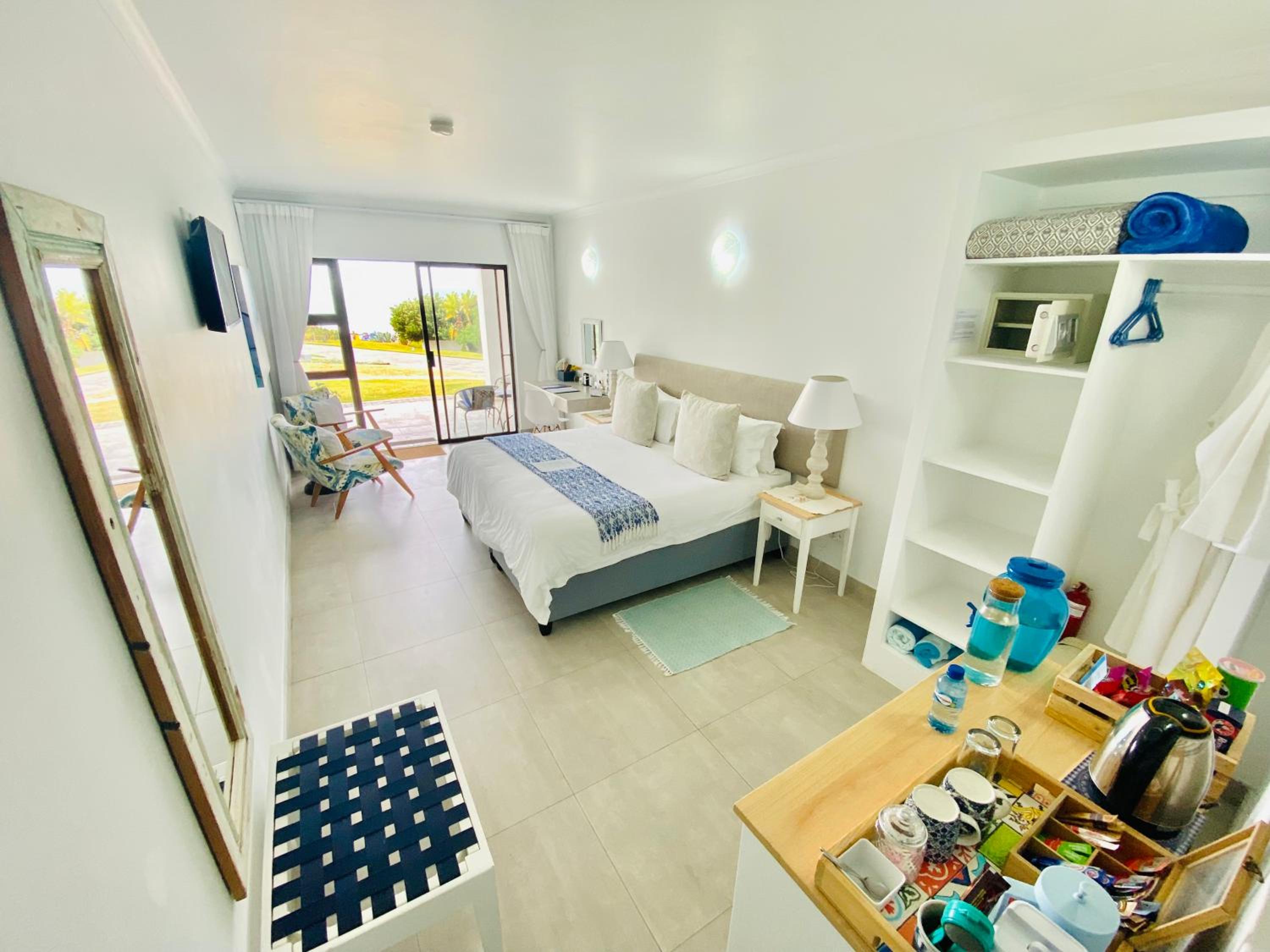 Double or Twin Room with Sea View photo 3