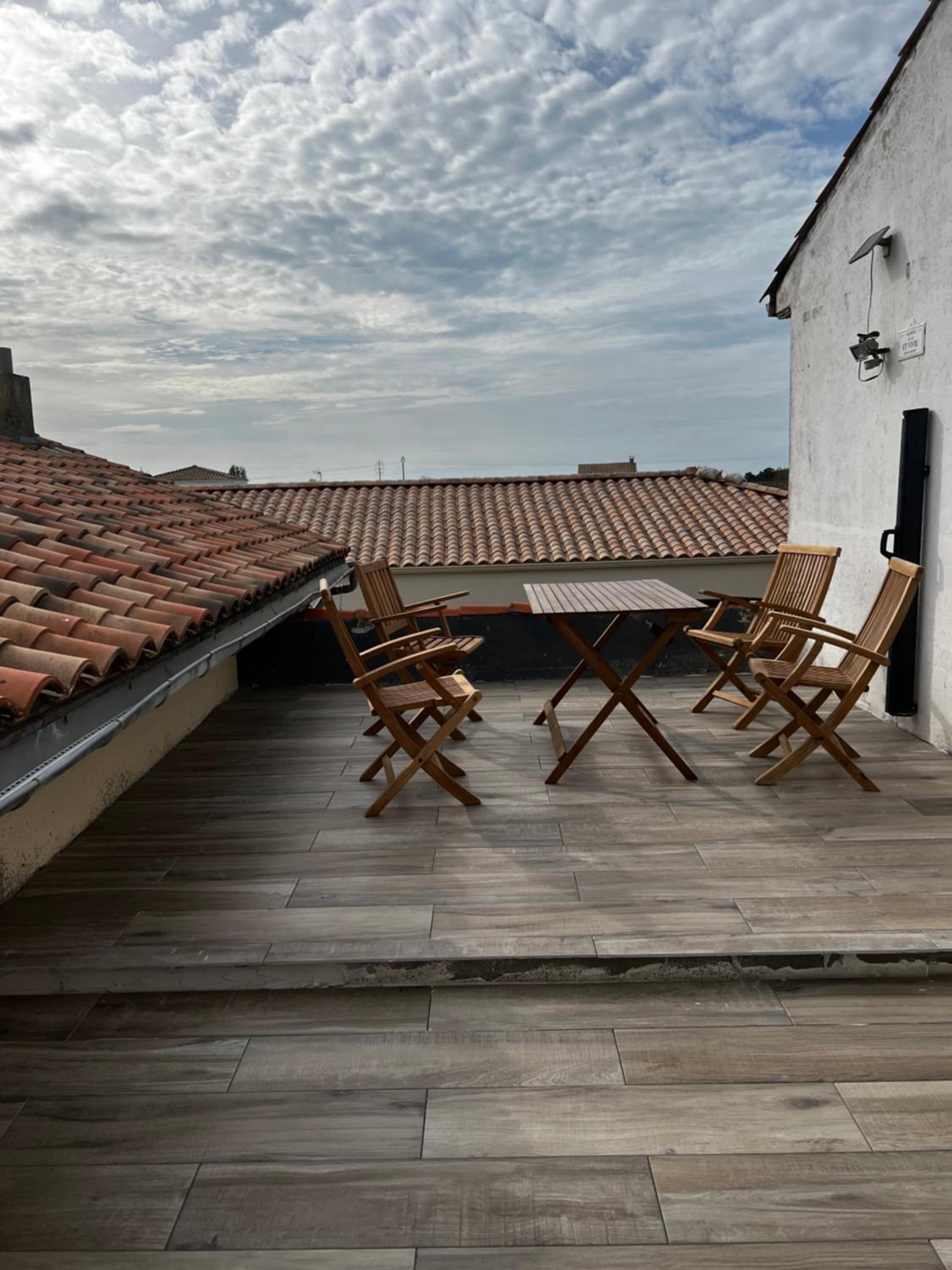 Apartment with Terrace - Photo 2