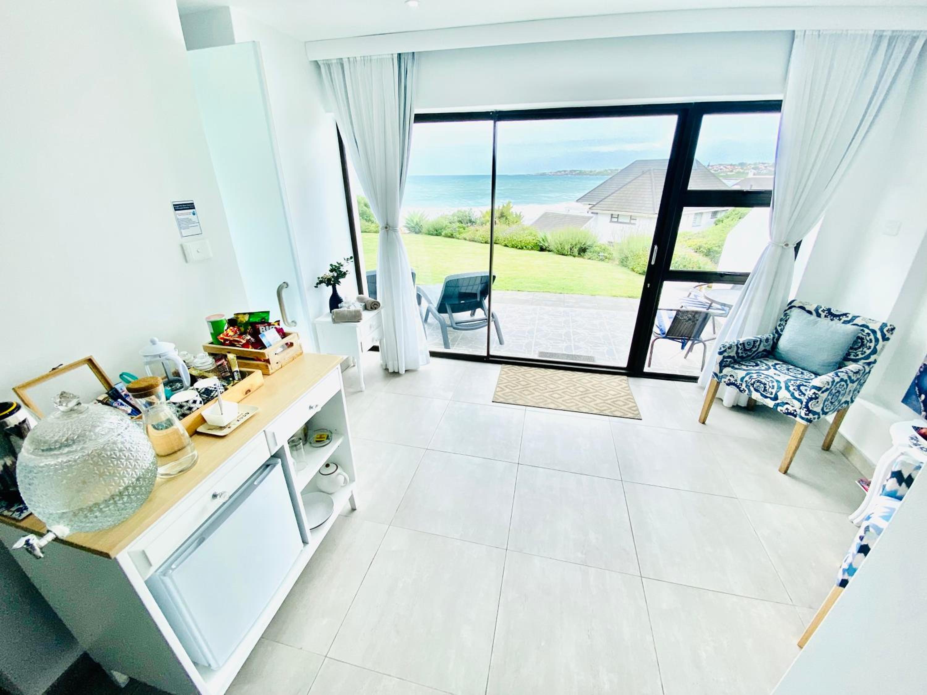 Deluxe Double or Twin Room with Sea View photo 3