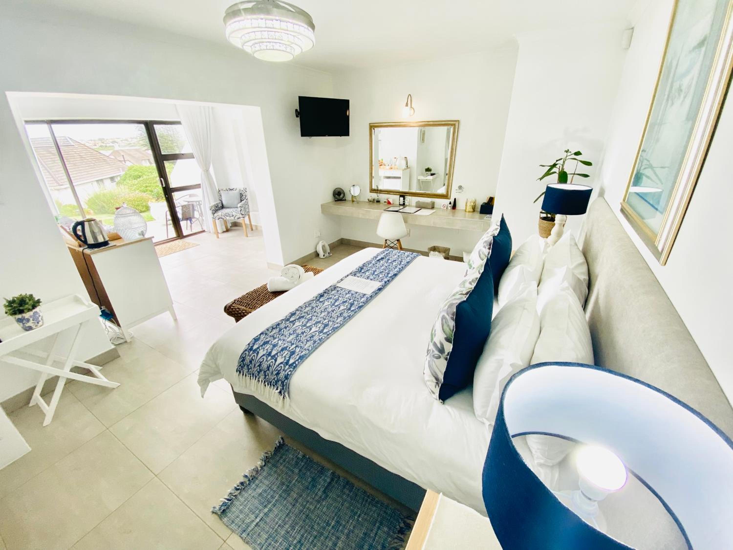 Deluxe Double or Twin Room with Sea View photo 2
