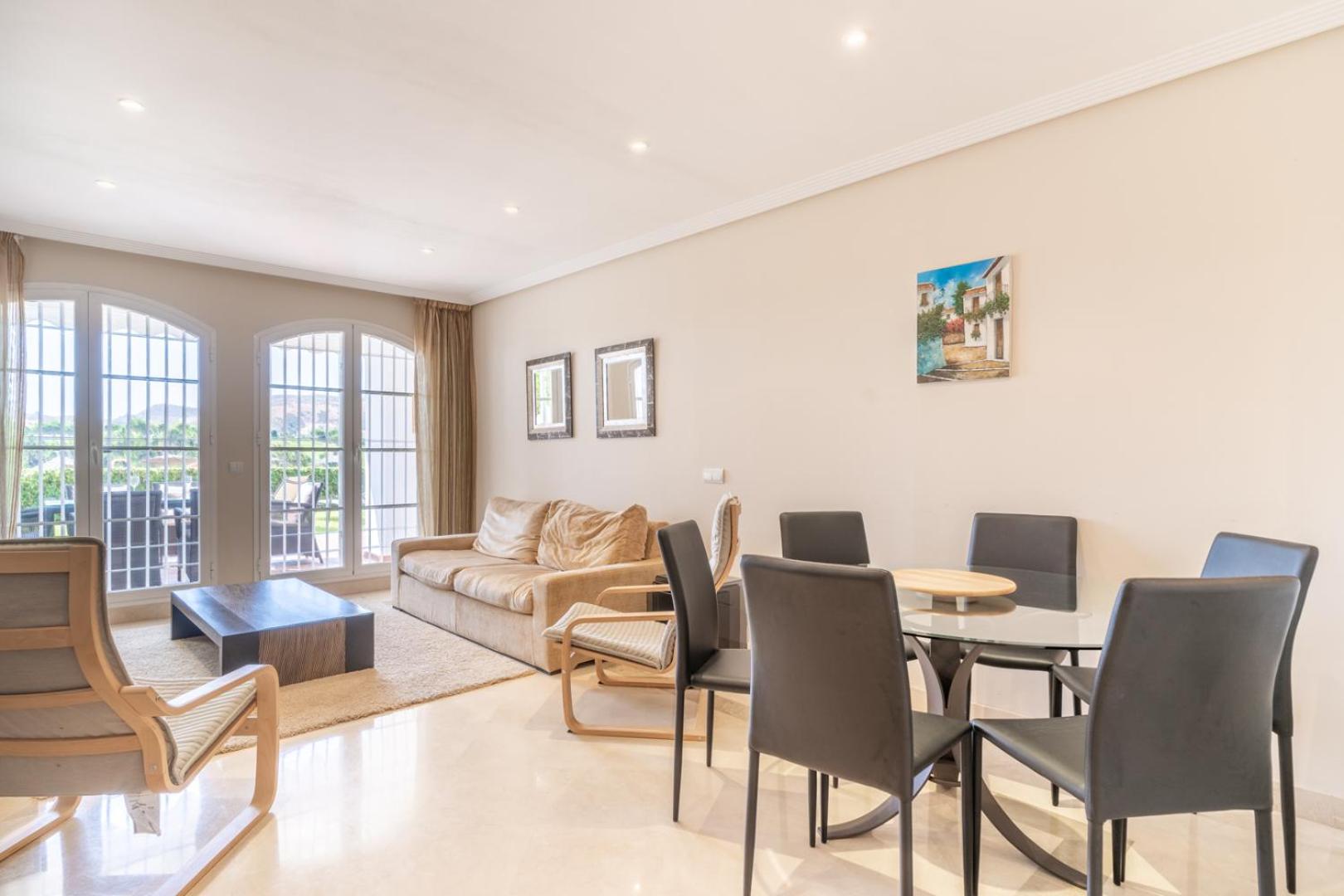 Apartamento con Vista al Mar y al Jardín