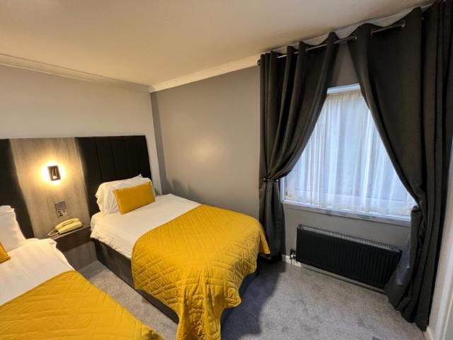 Twin Room - Photo 3