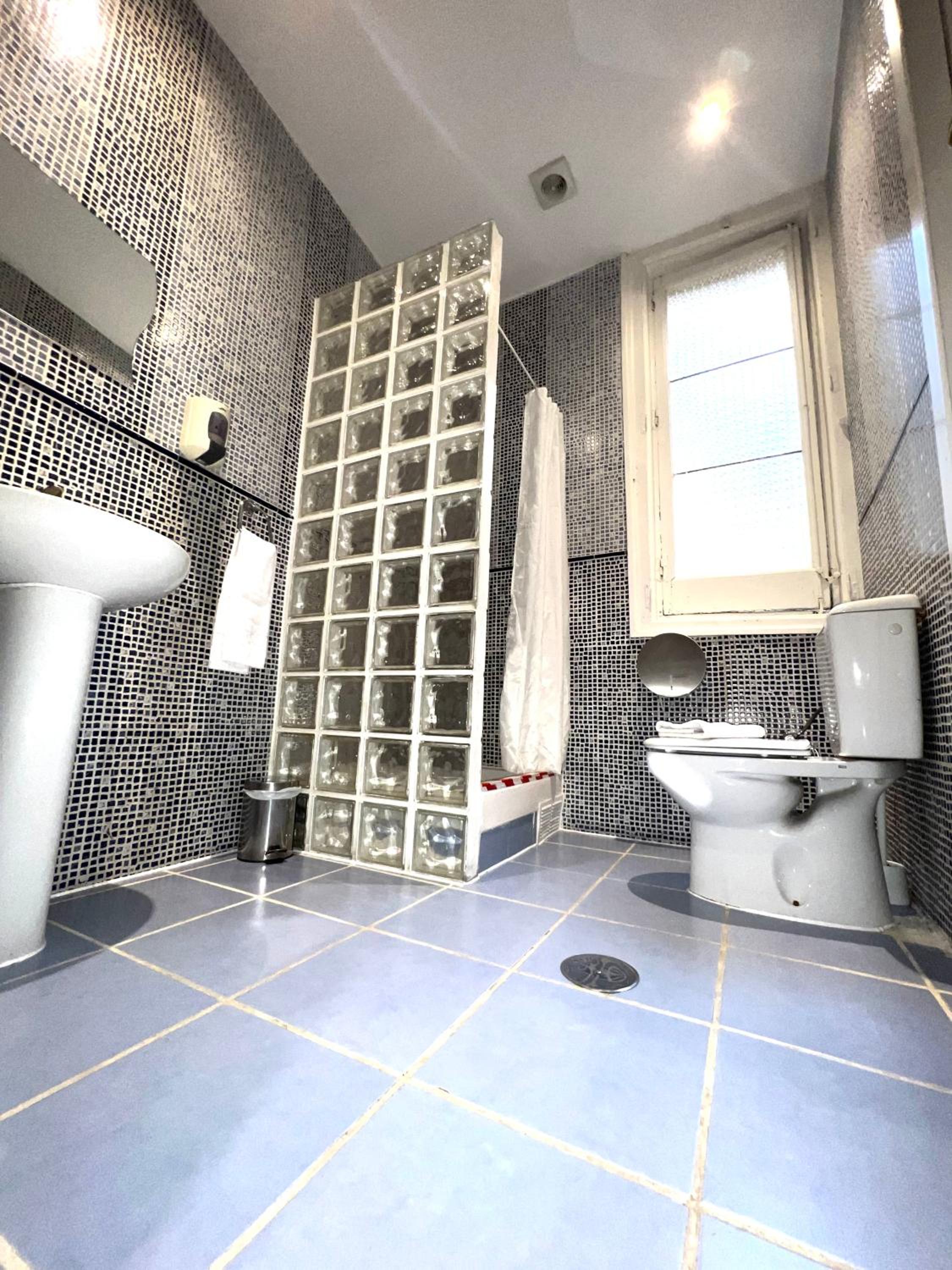 Quadruple Room with Shared Bathroom photo 3
