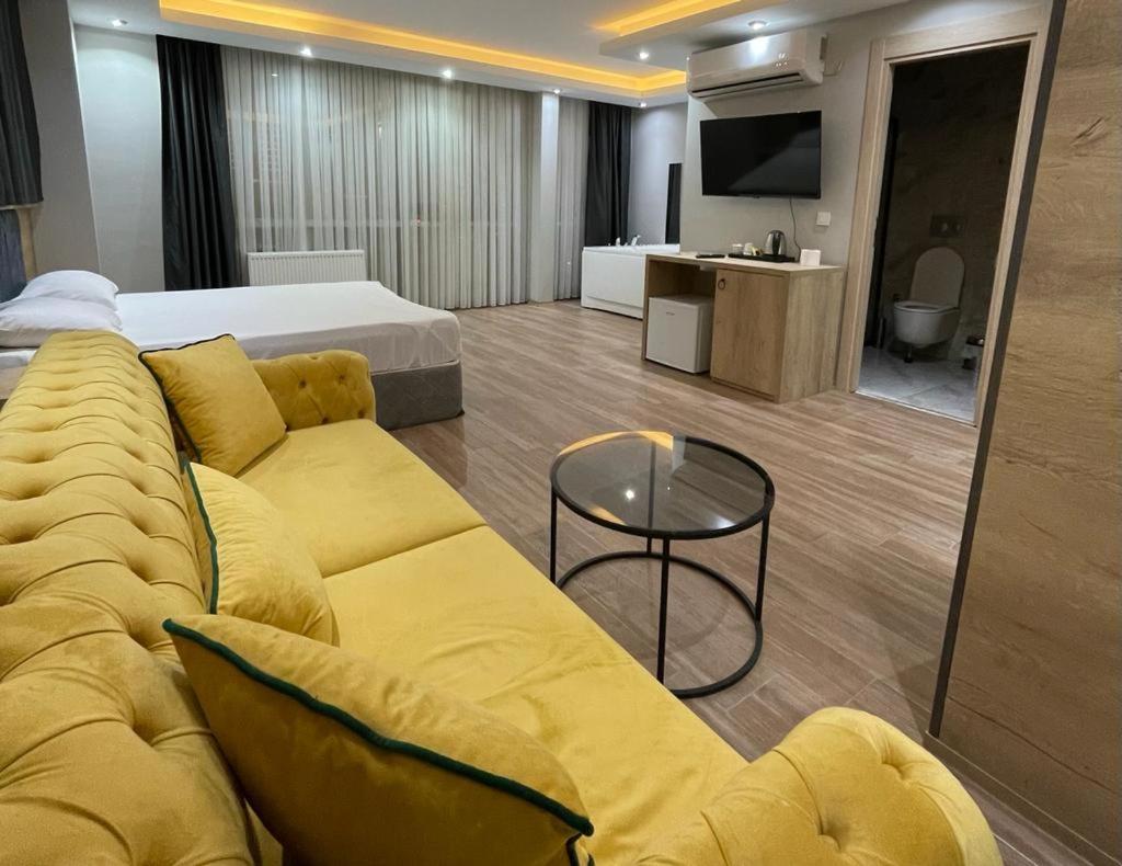Double Room with Spa Bath photo 1