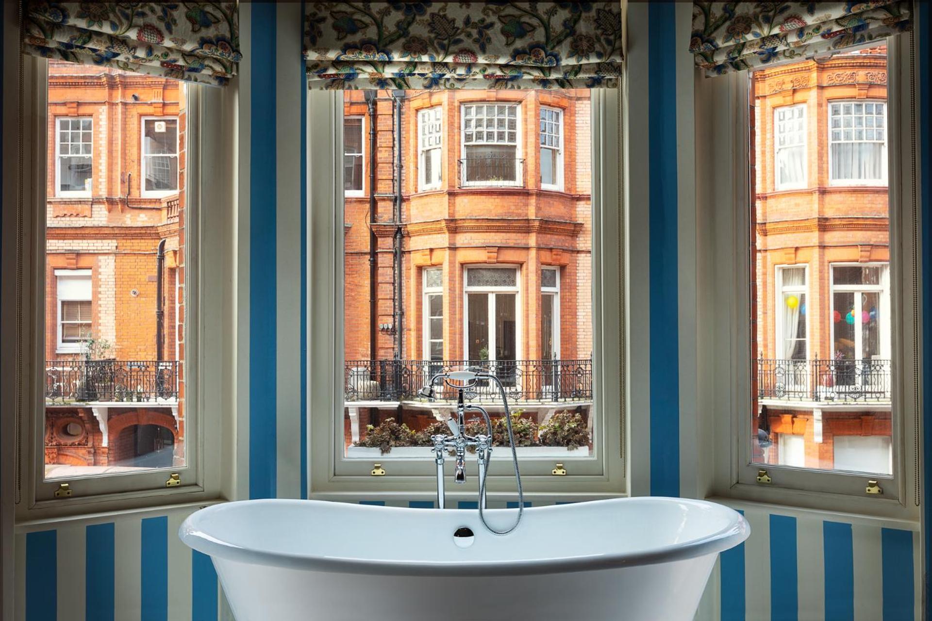 Deluxe Double Room with Balcony photo 3
