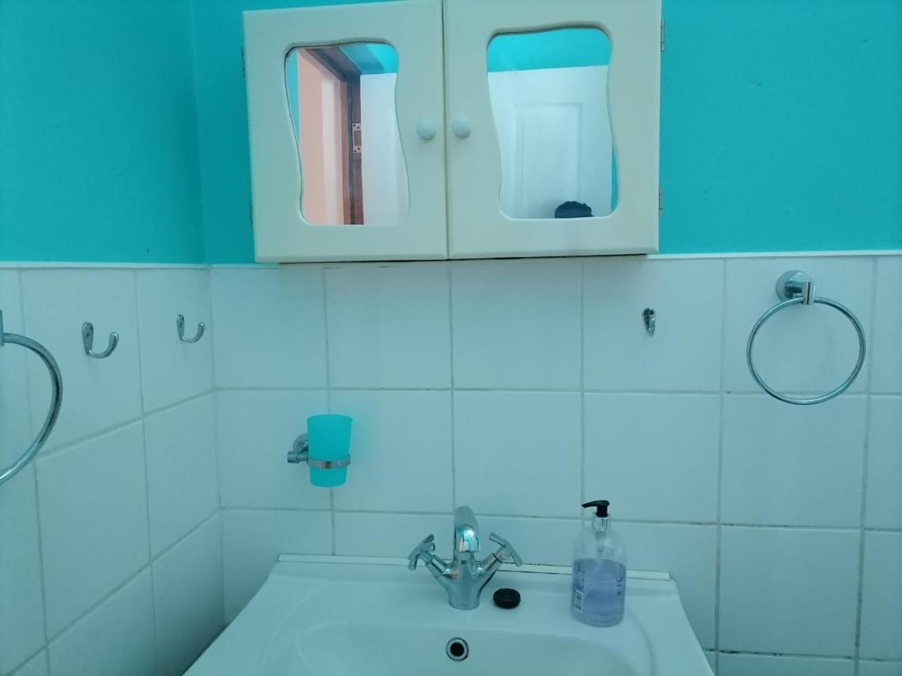 Double Room with Private Bathroom - Photo 6