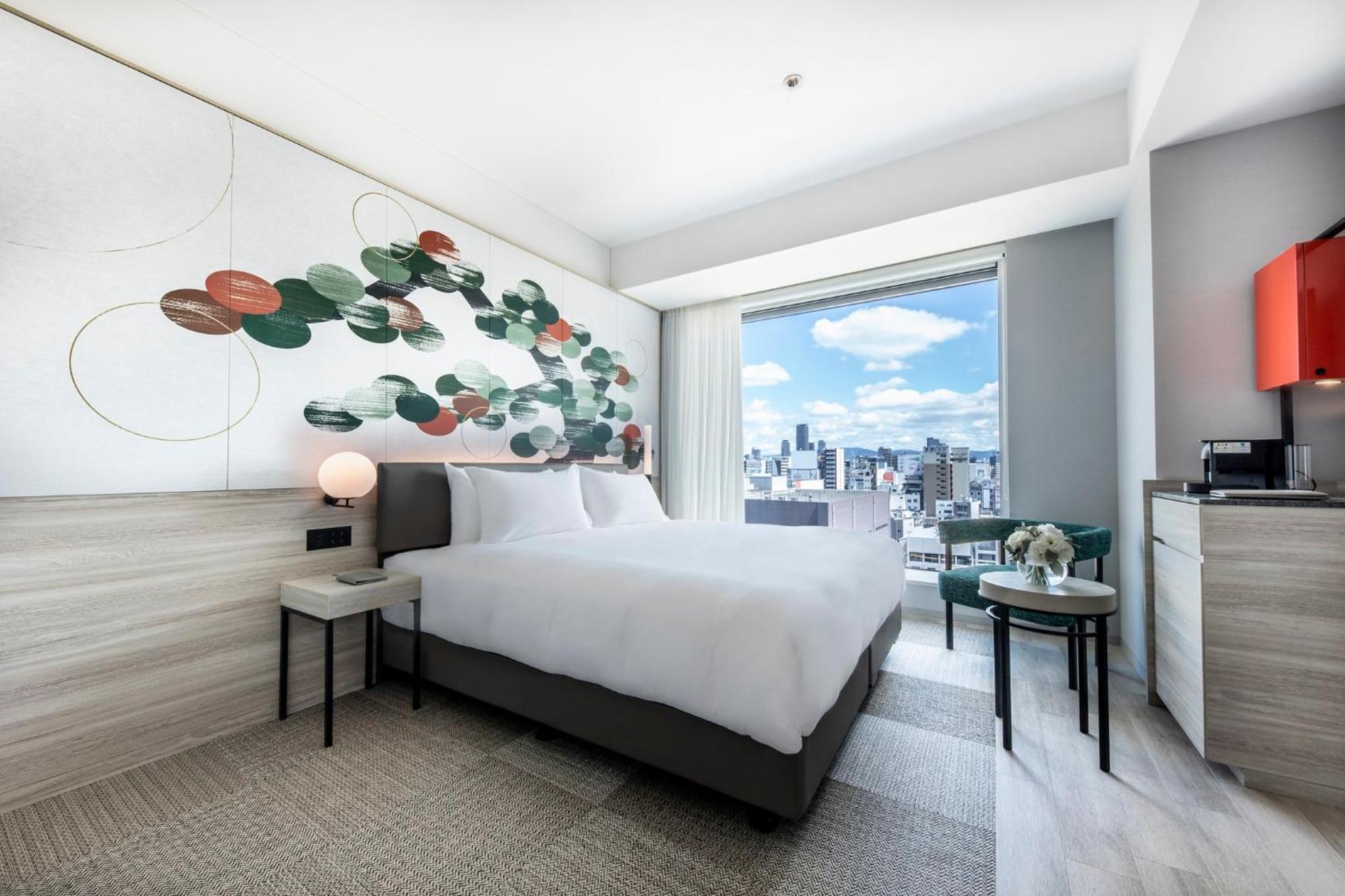 Deluxe King Room - Standard Floor - Photo 8