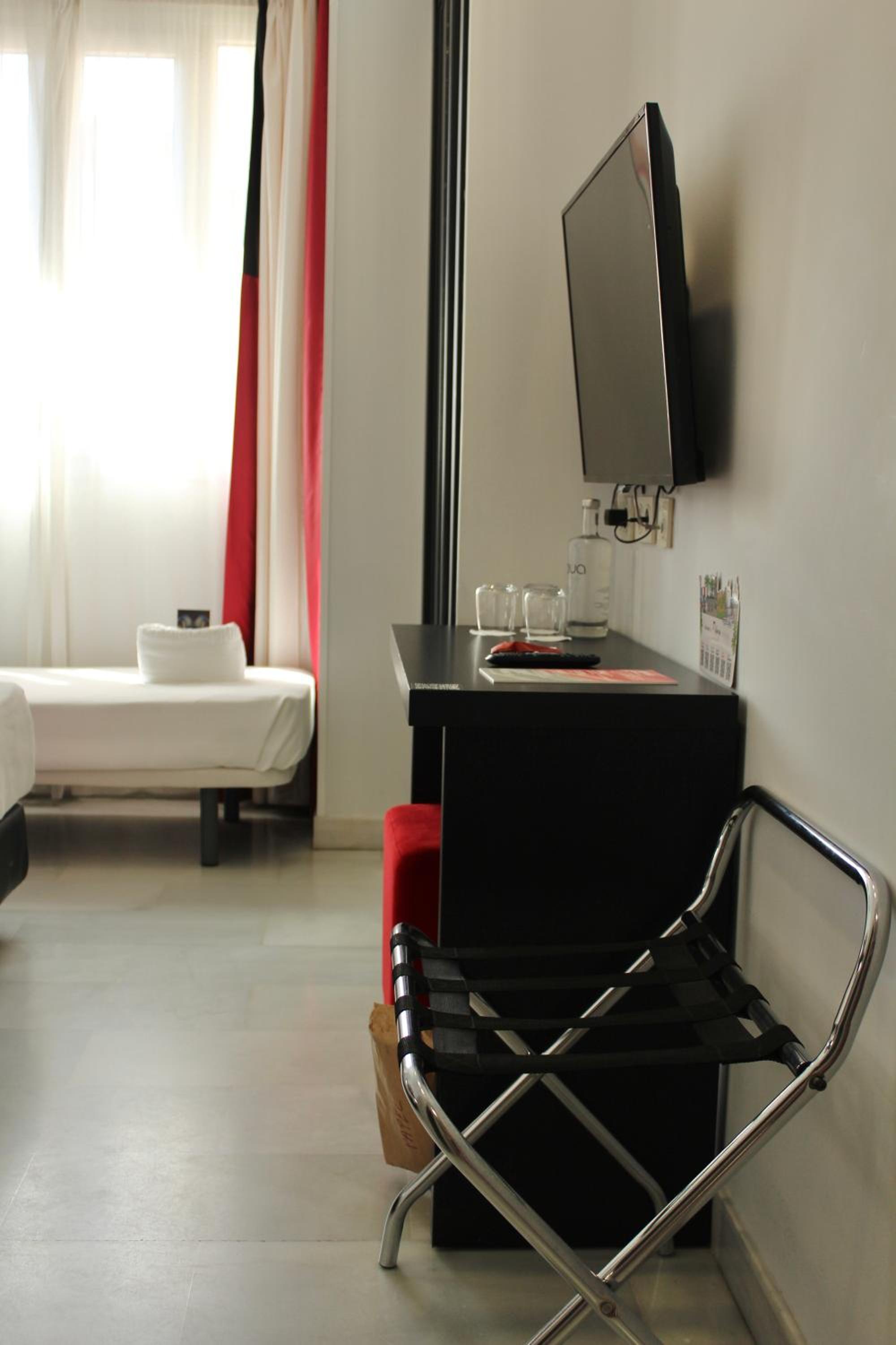 Double Room with Extra Bed (3 Adults) photo 3