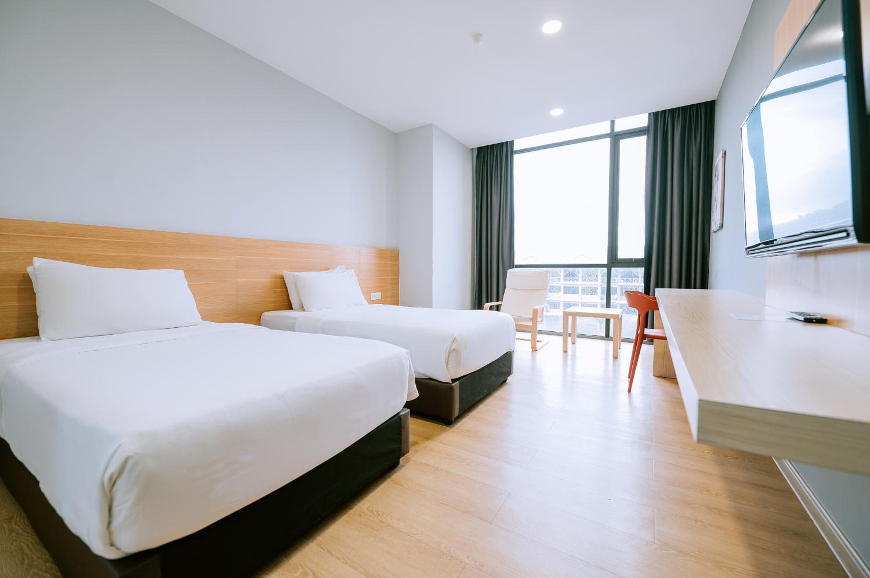 Twin Room with City View - Photo 1