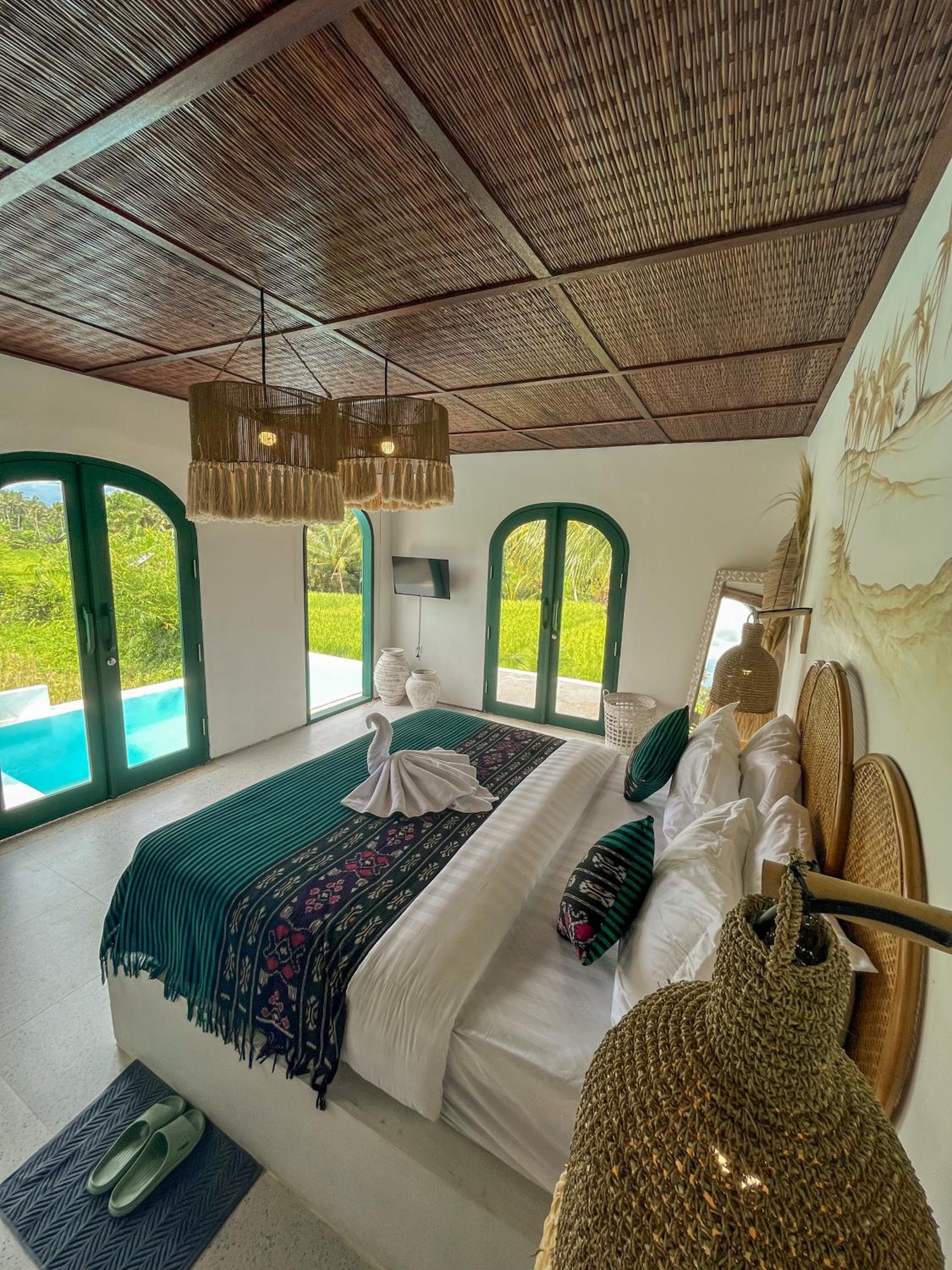 Villa with Private Pool - Photo 1