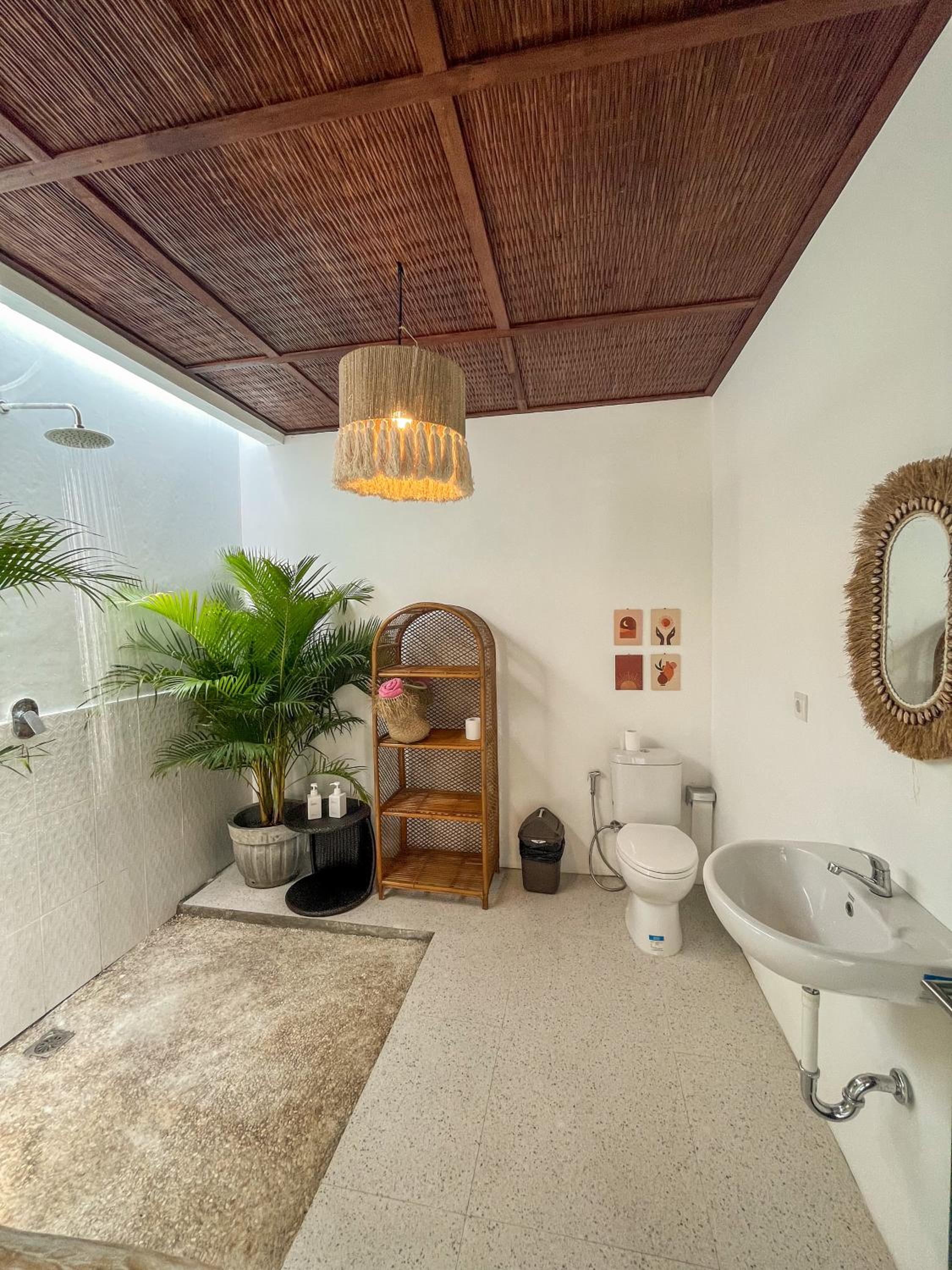 Villa with Private Pool - Photo 15
