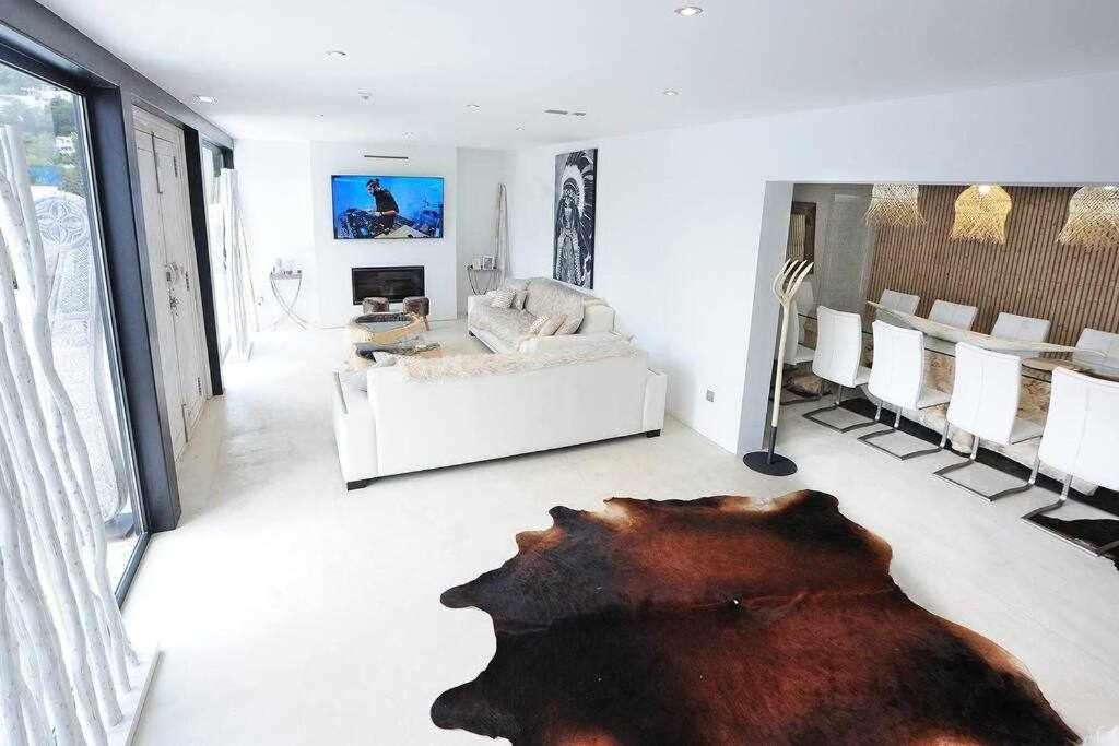 Villa photo 2