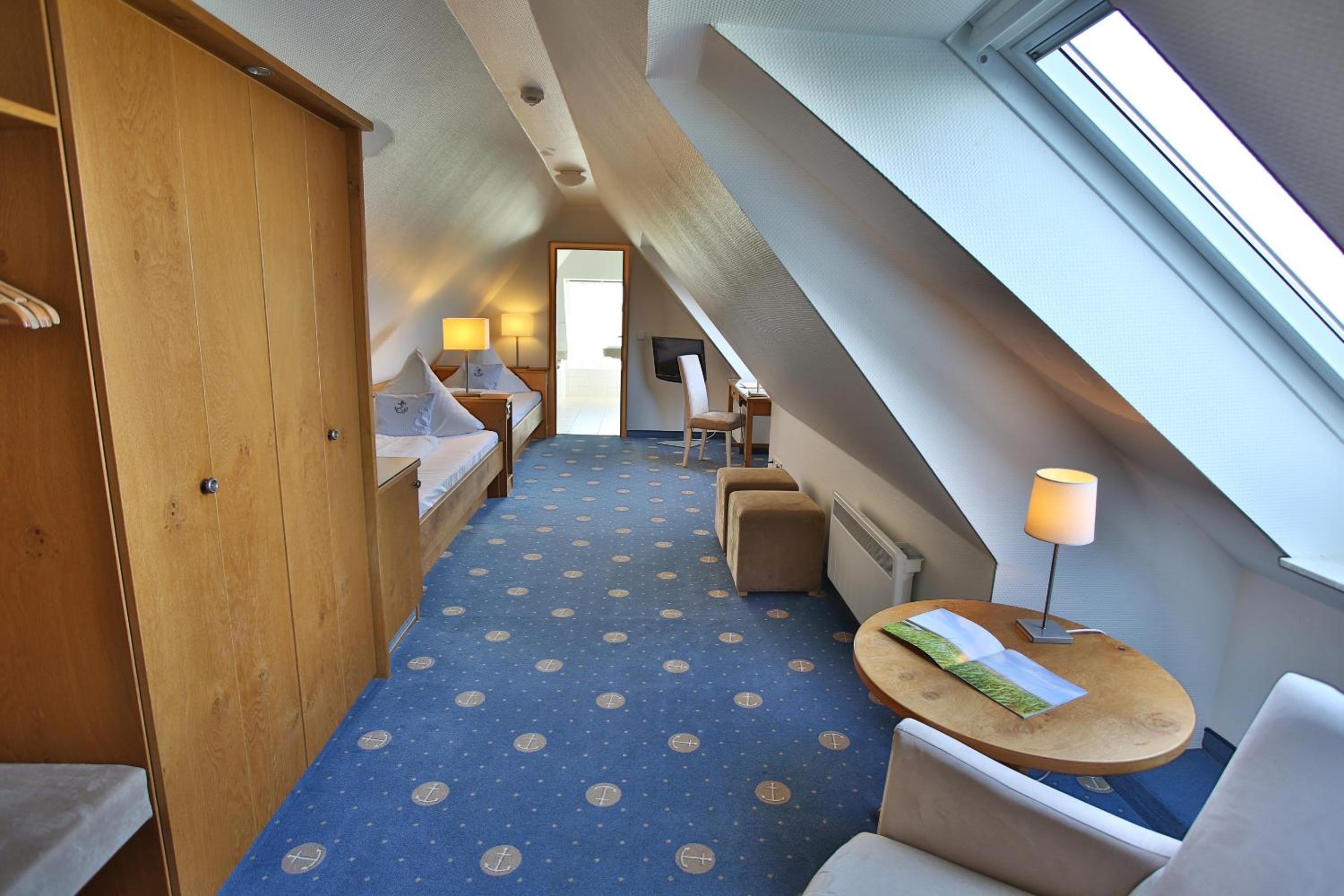 Twin Room with Sea View photo 3