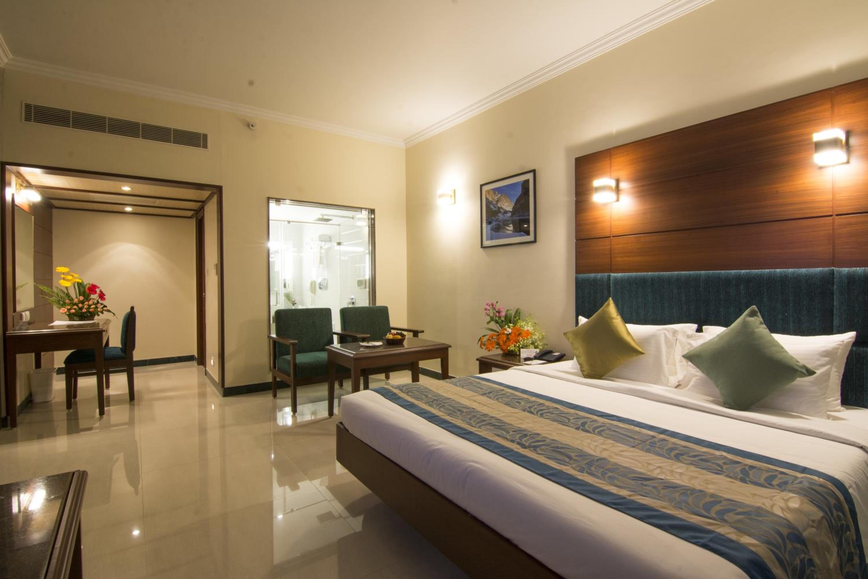 Duke Suite - Photo 5