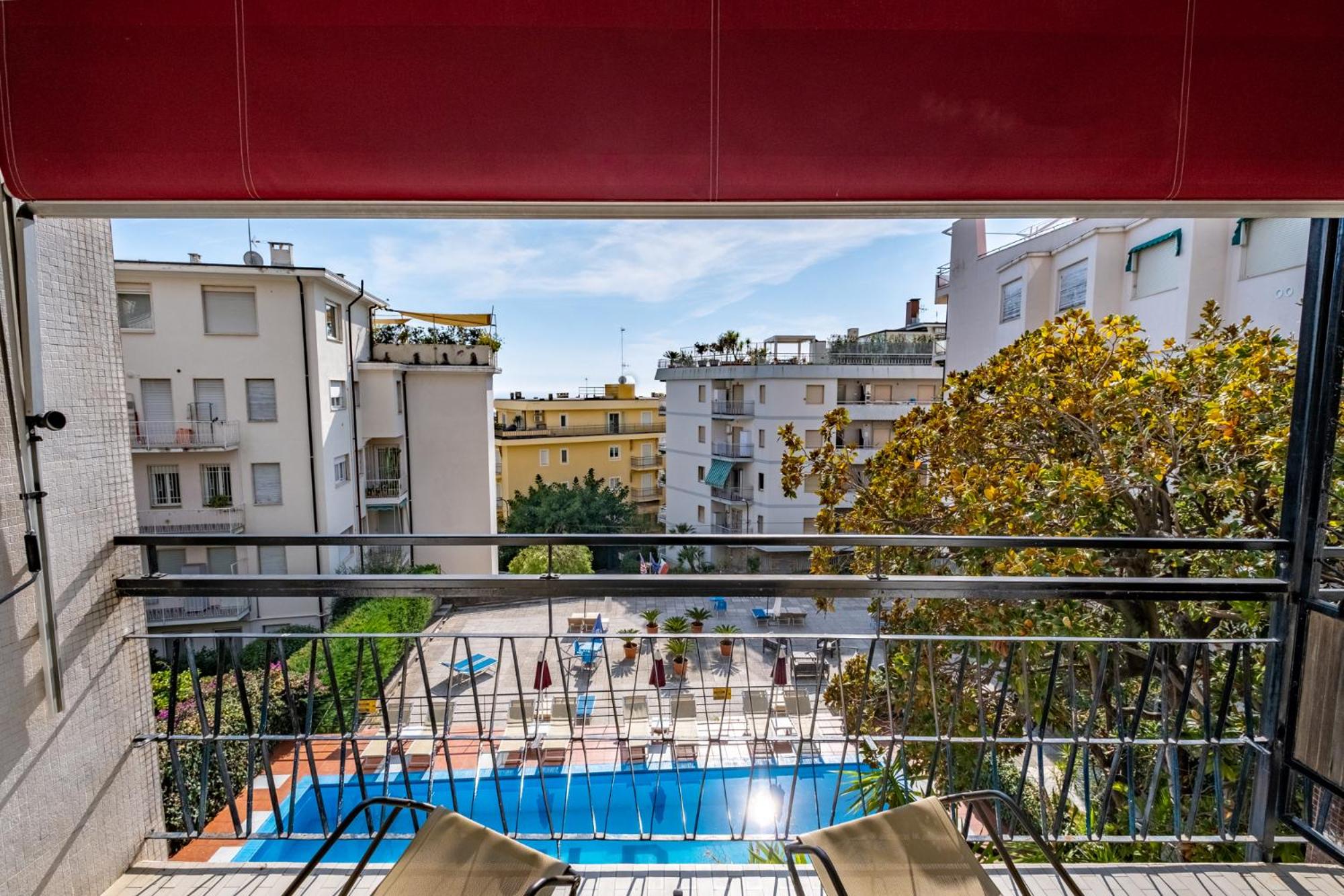 Triple Room with Pool View - Photo 6