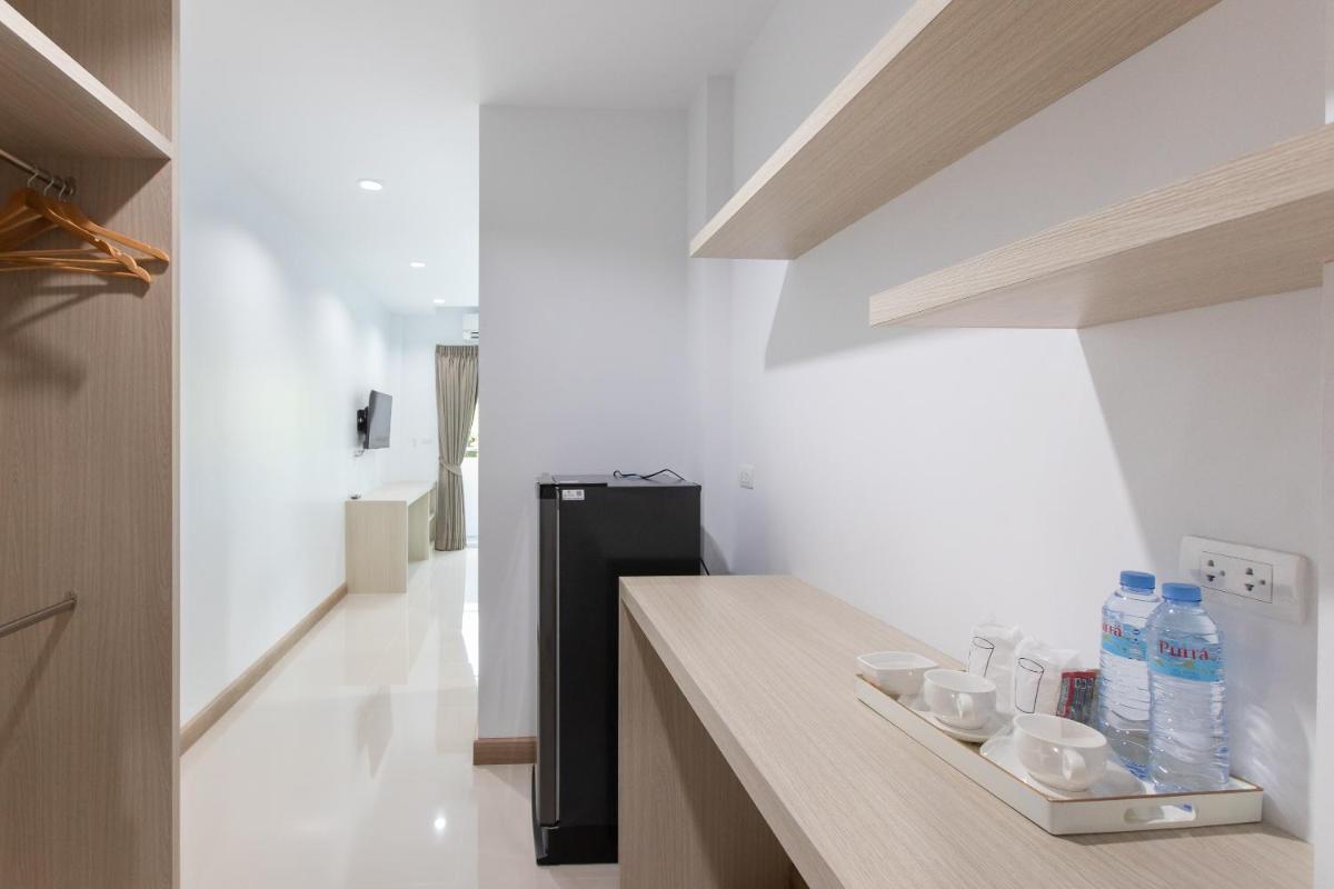 Deluxe Double Room with Balcony - Photo 7