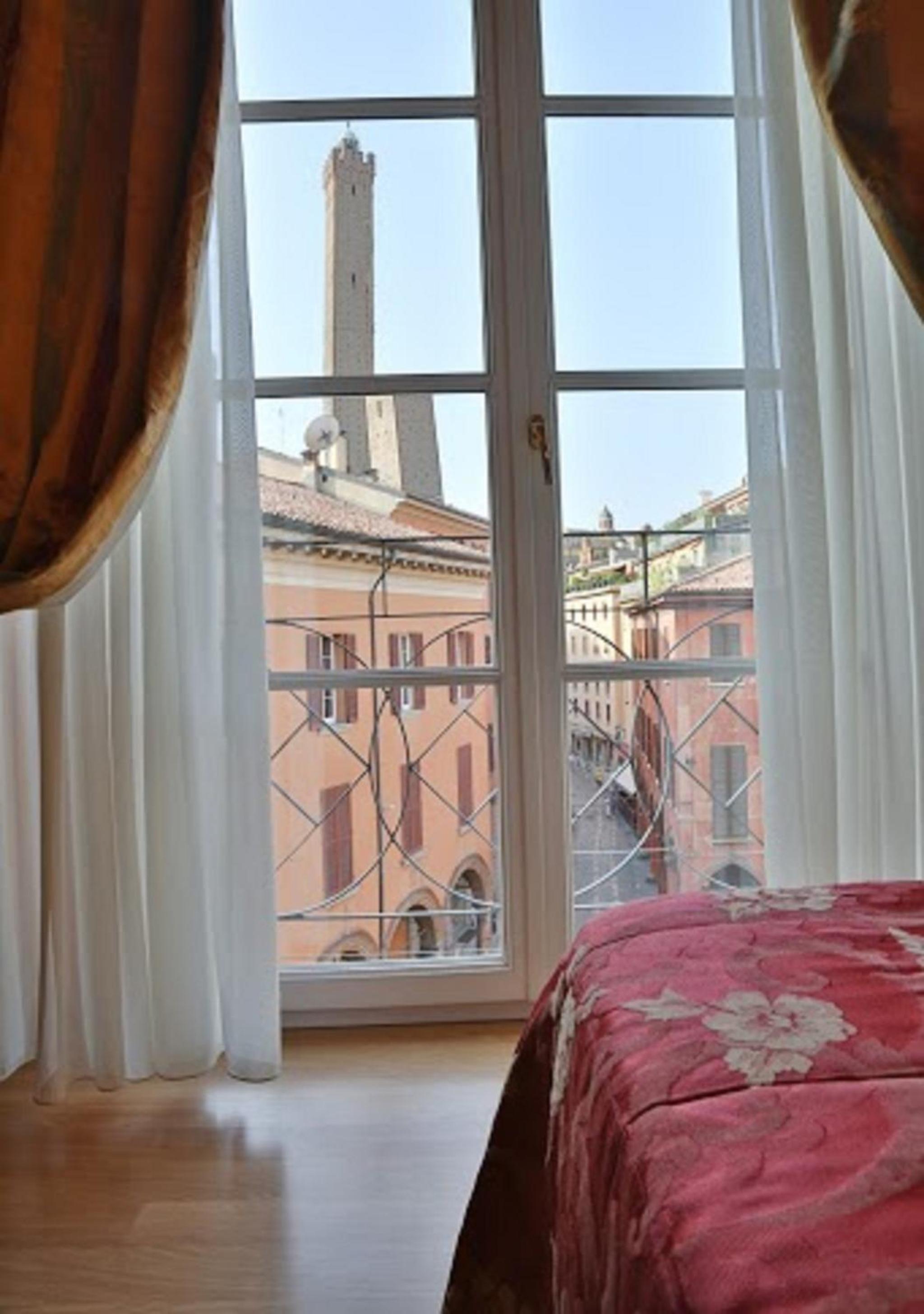 Deluxe Room with City View - Photo 4