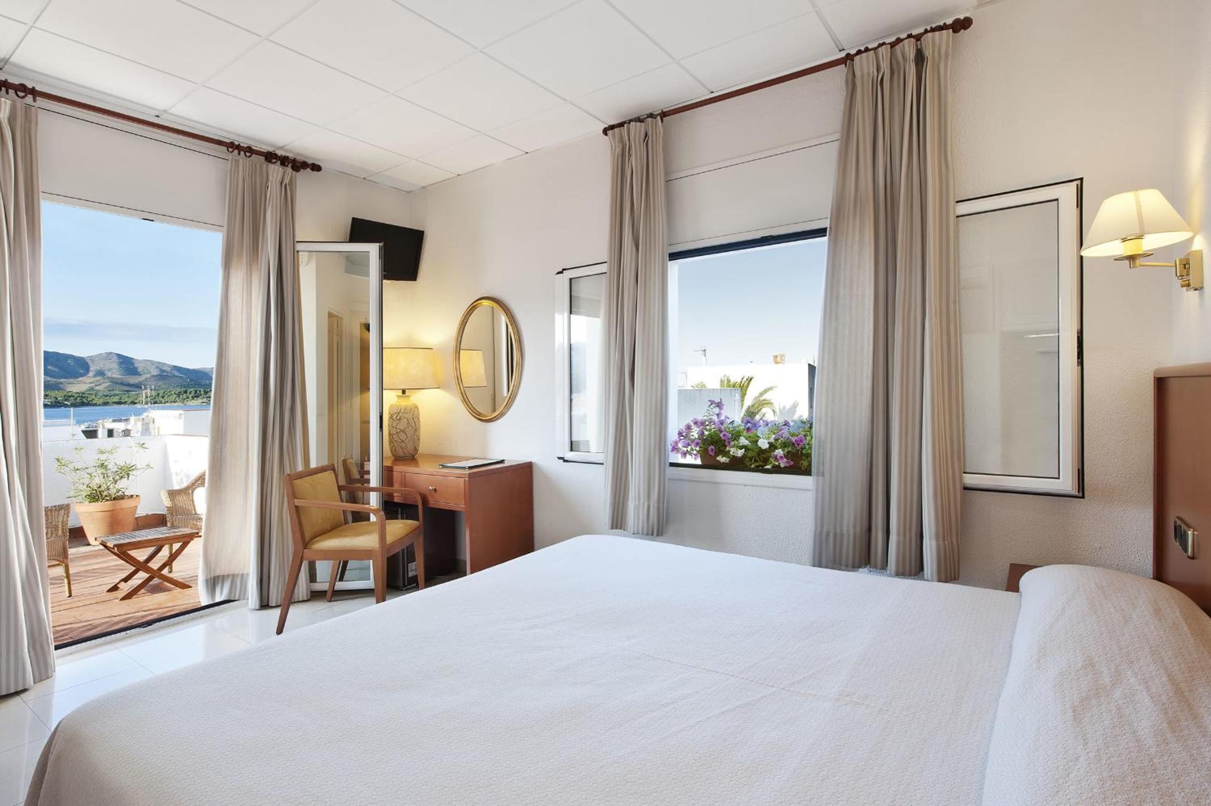 Habitación Doble Superior con Terraza y Vista al Mar